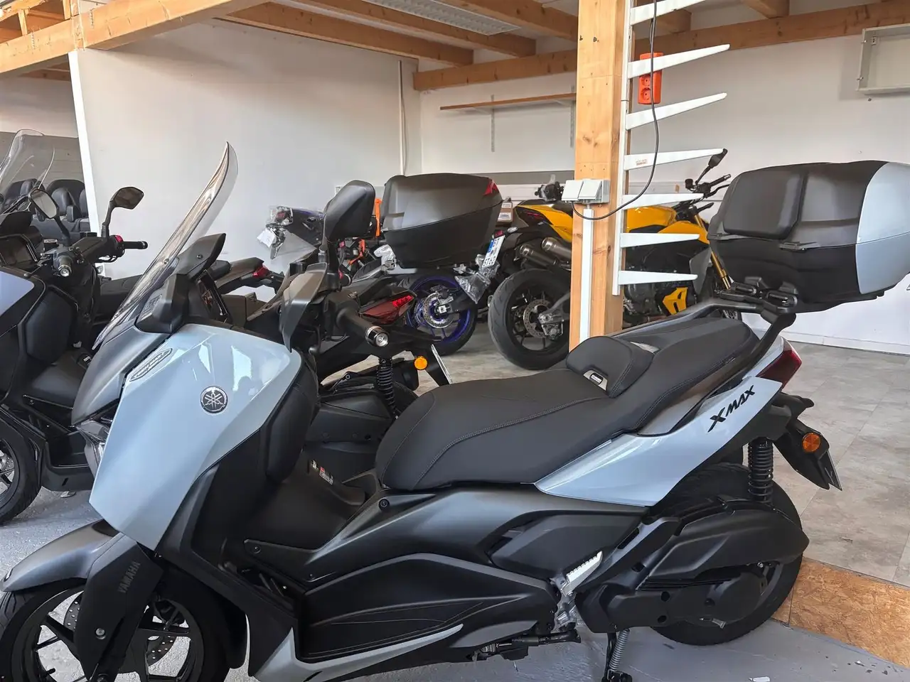 Yamaha X-Max 125