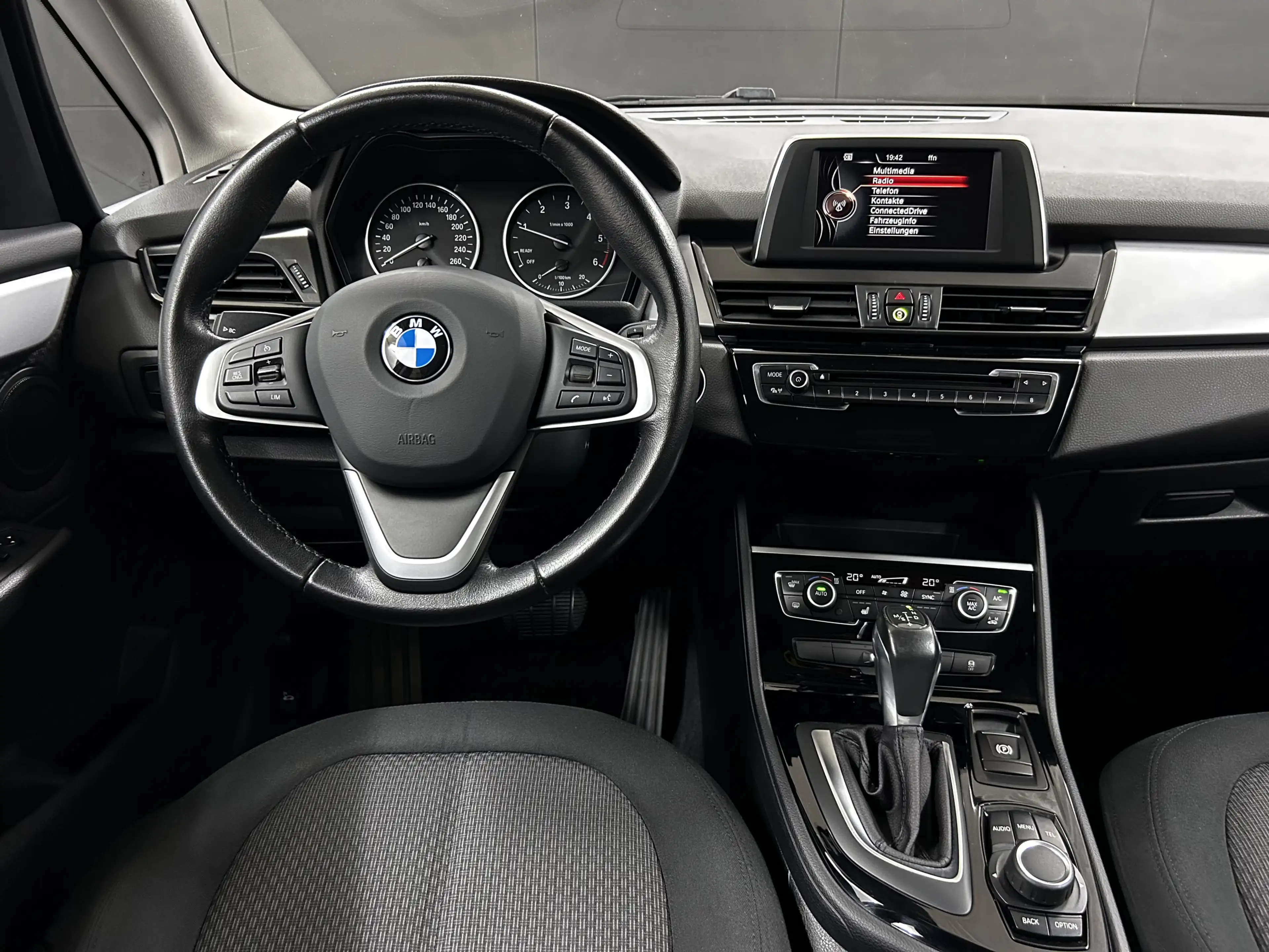 BMW 220 d+Temp+LED+PDC+BT+AHK+SHZG — photo 12
