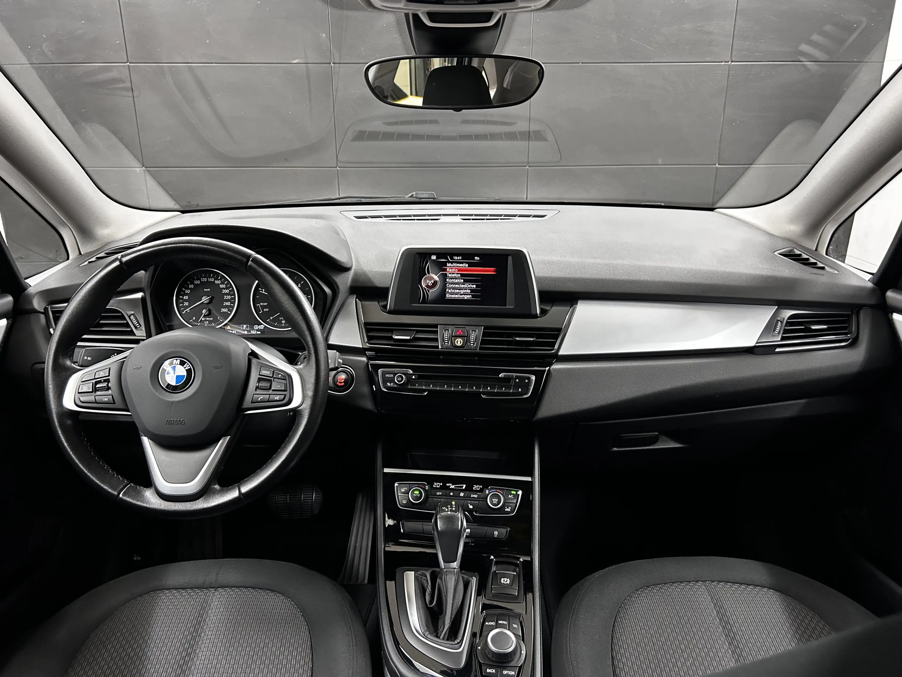 BMW 220 d+Temp+LED+PDC+BT+AHK+SHZG — photo 9