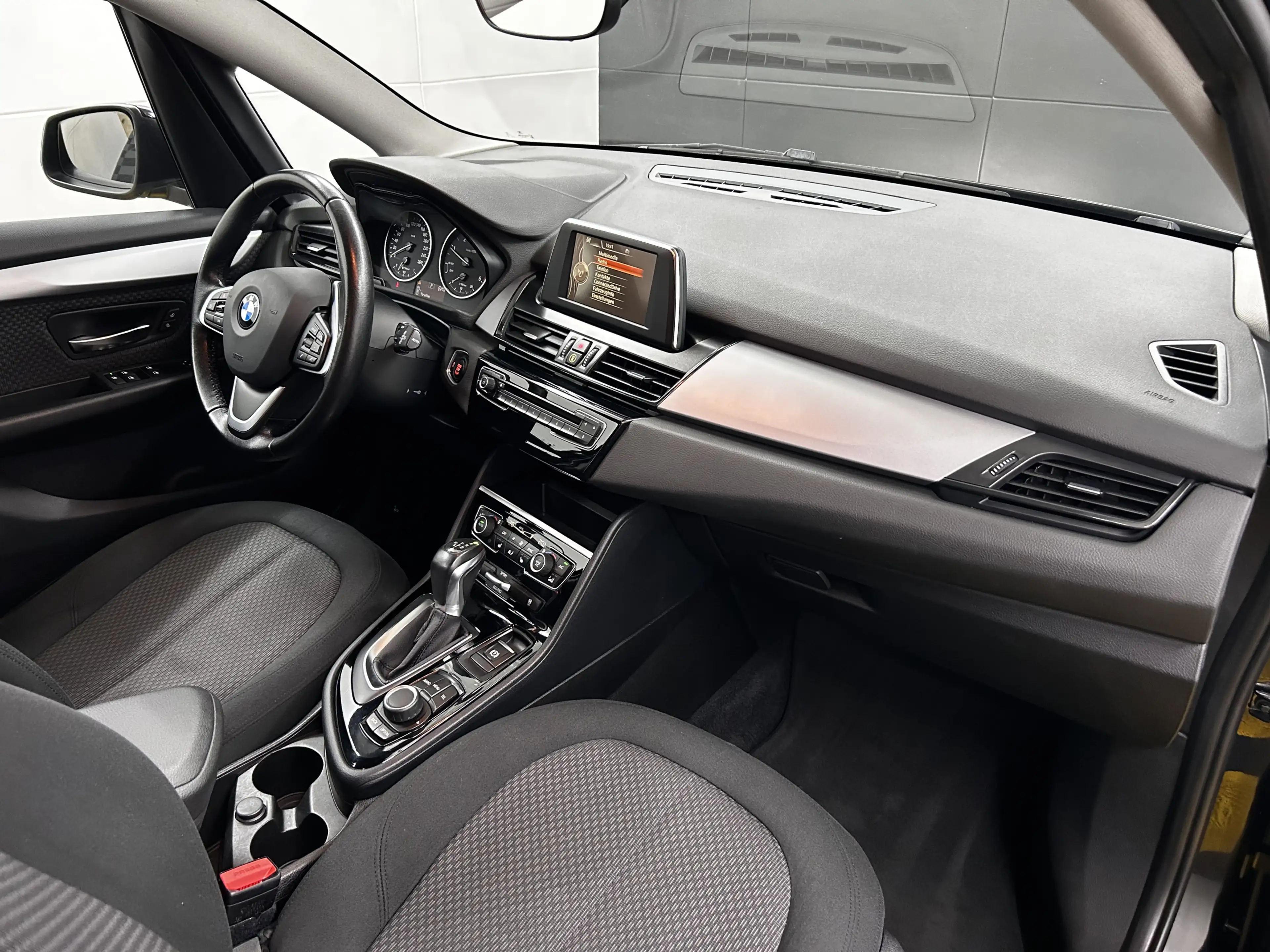 BMW 220 d+Temp+LED+PDC+BT+AHK+SHZG — photo 11