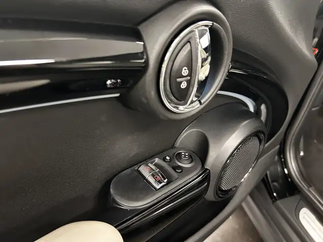 Mini Hatch view 13