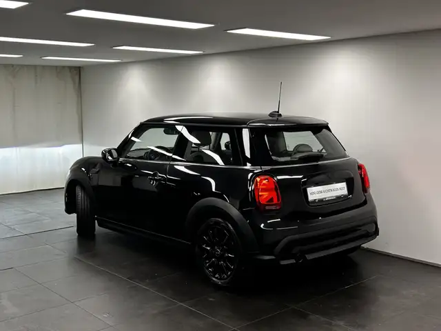 Mini Hatch view 3