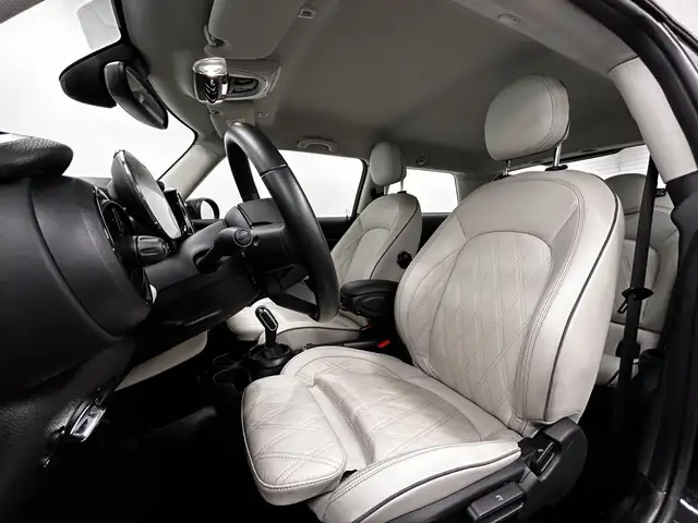 Mini Hatch view 14
