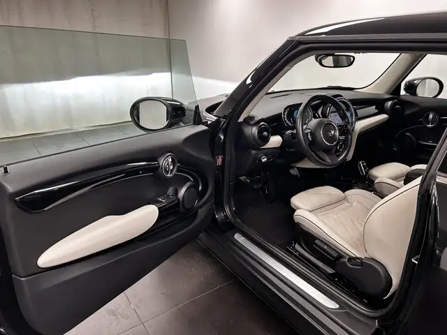 Mini Hatch view 12