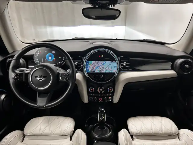 Mini Hatch view 5
