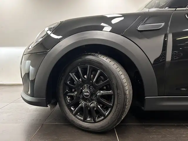 Mini Hatch view 8
