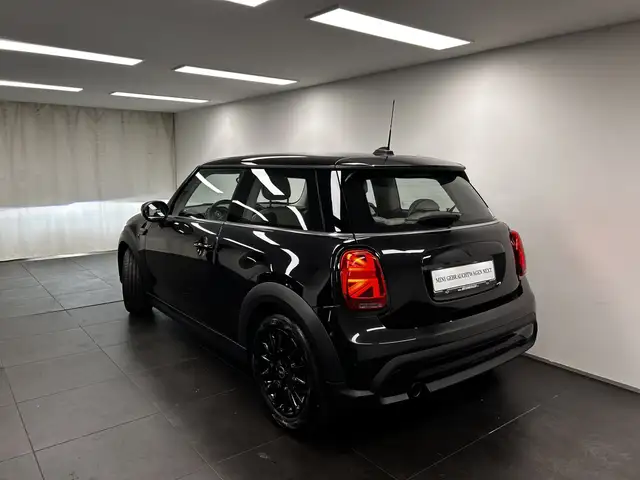 Mini Hatch view 10