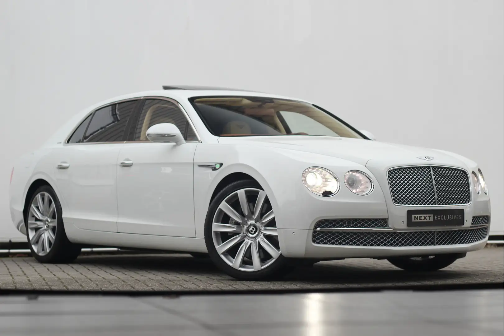 Bentley Flying Spur 6.0 W12 | Pano | Massage | Verkoeling | BTW Blanco - 2