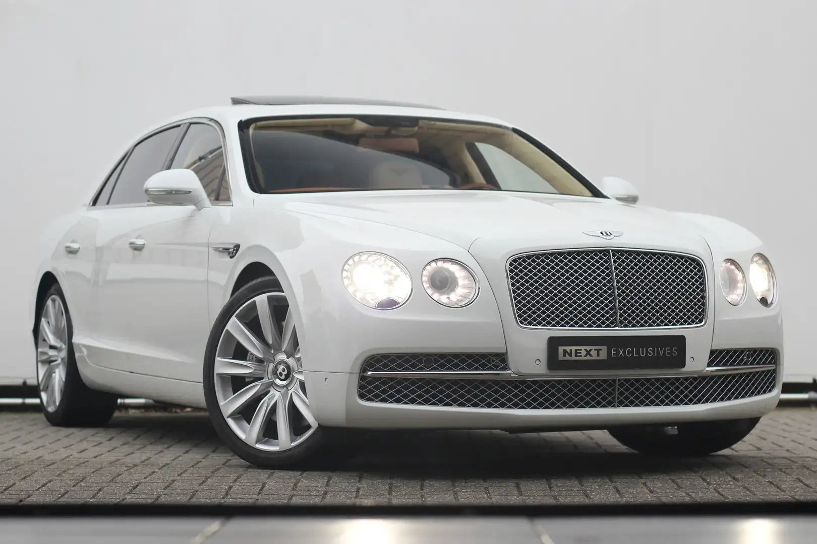 Bentley Flying Spur 6.0 W12 | Pano | Massage | Verkoeling | BTW Blanco - 1