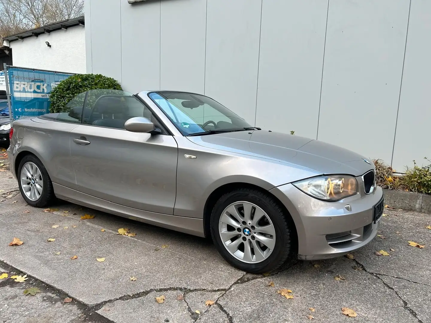 BMW 118 1er Cabrio 118i Automatik 2. Hd top Zustand Argent - 1