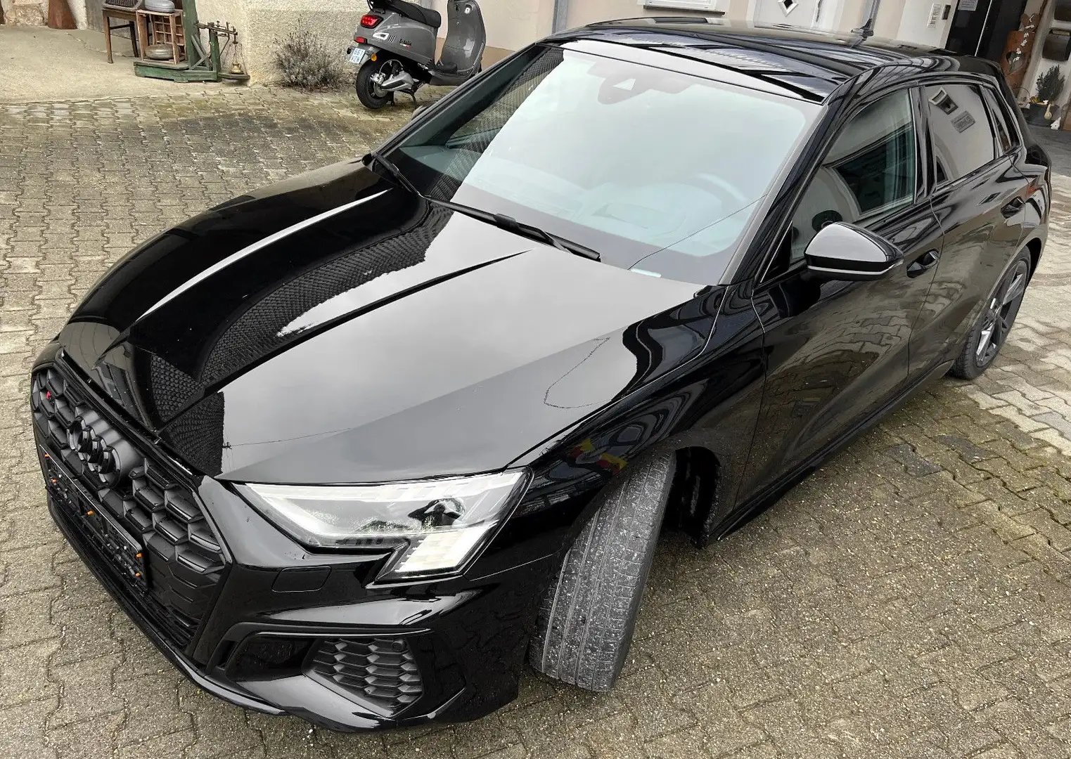 Audi S3 Sportback 2.0 TFSI quattro, fast VOLL!!! Noir - 1