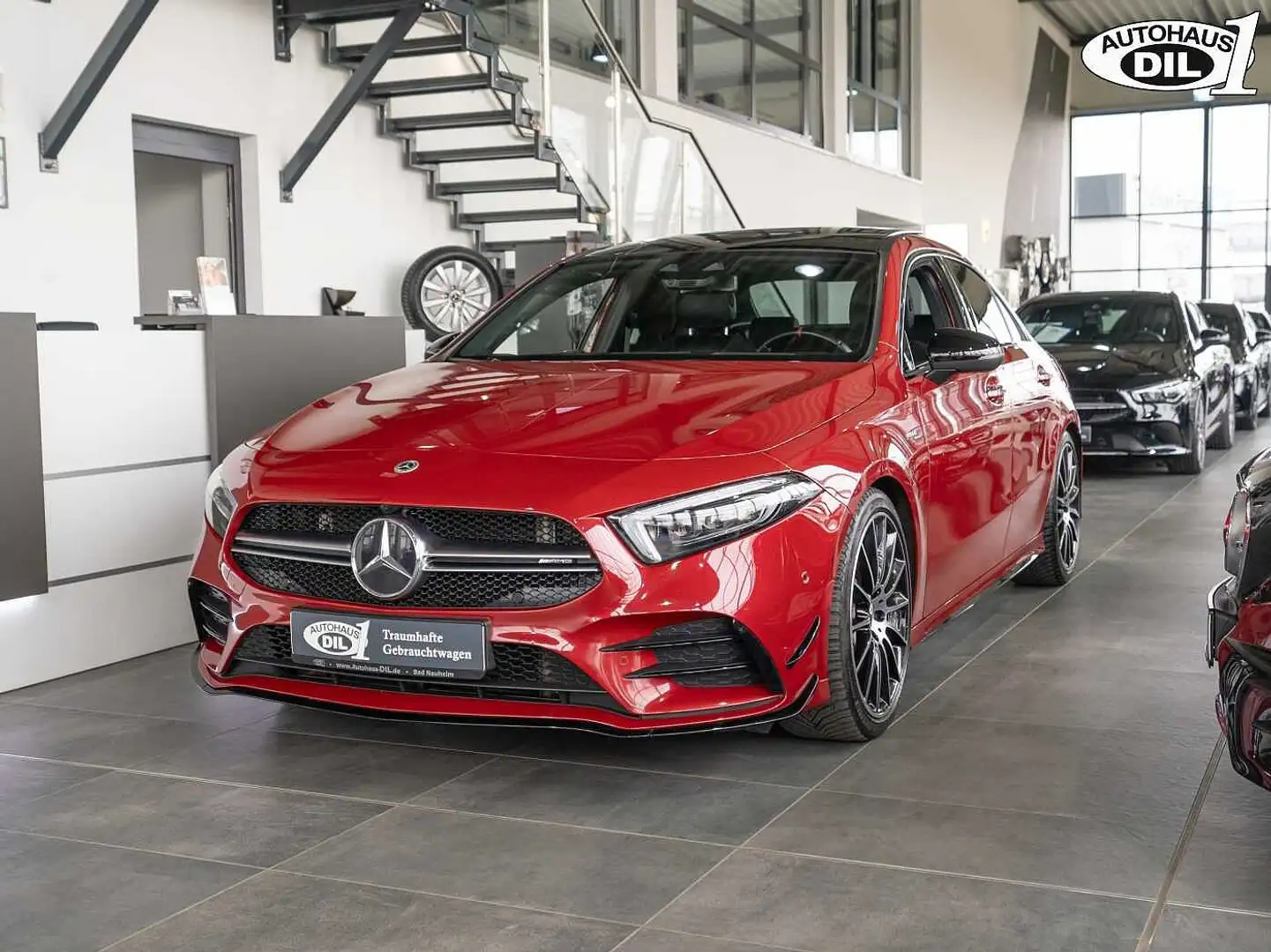 Mercedes-Benz A 35 AMG A 35 4Matic AMG *AERODYNAMIK*PANO*KEYLESS*RFK* Rouge - 2
