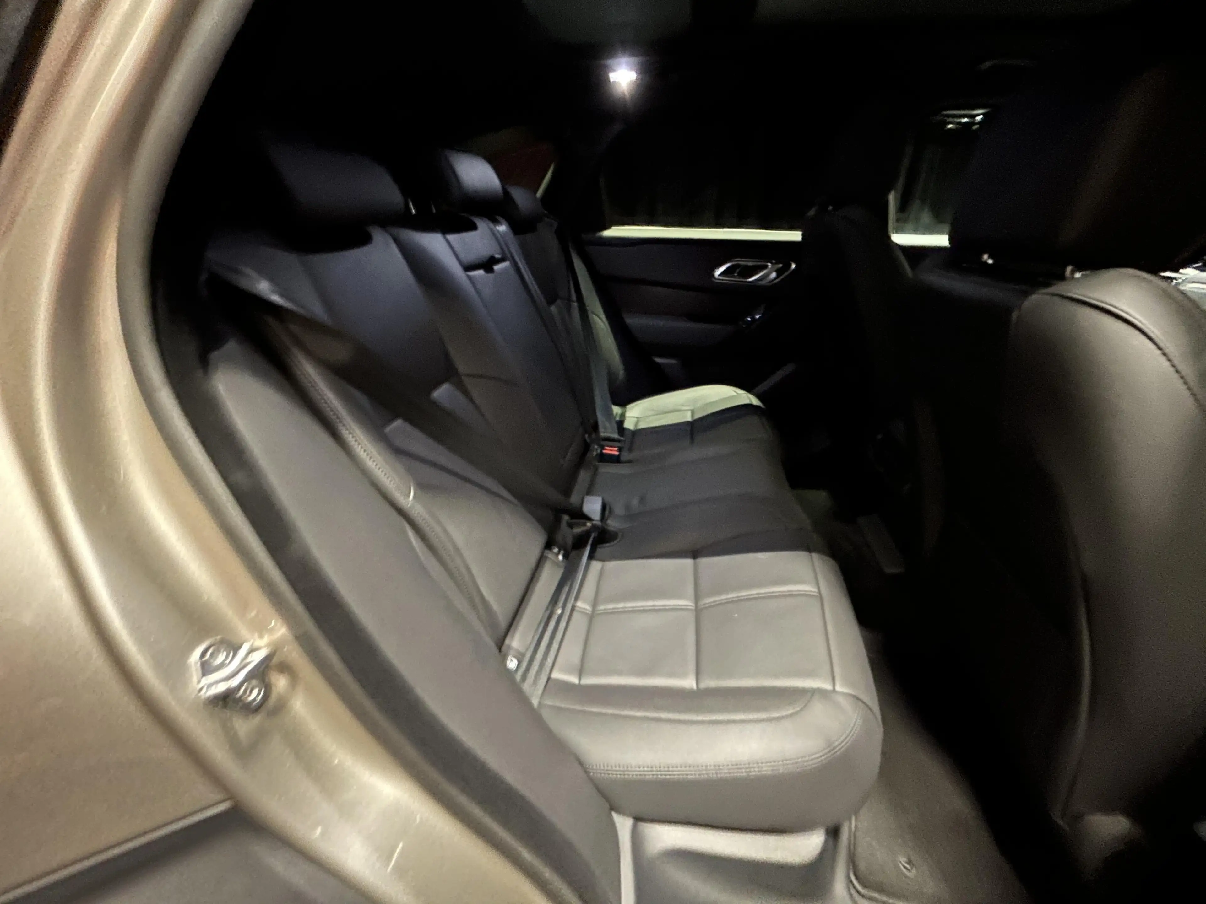 Land Rover Range Rover Velar P400e Dyn SE AWD Auto — photo 5