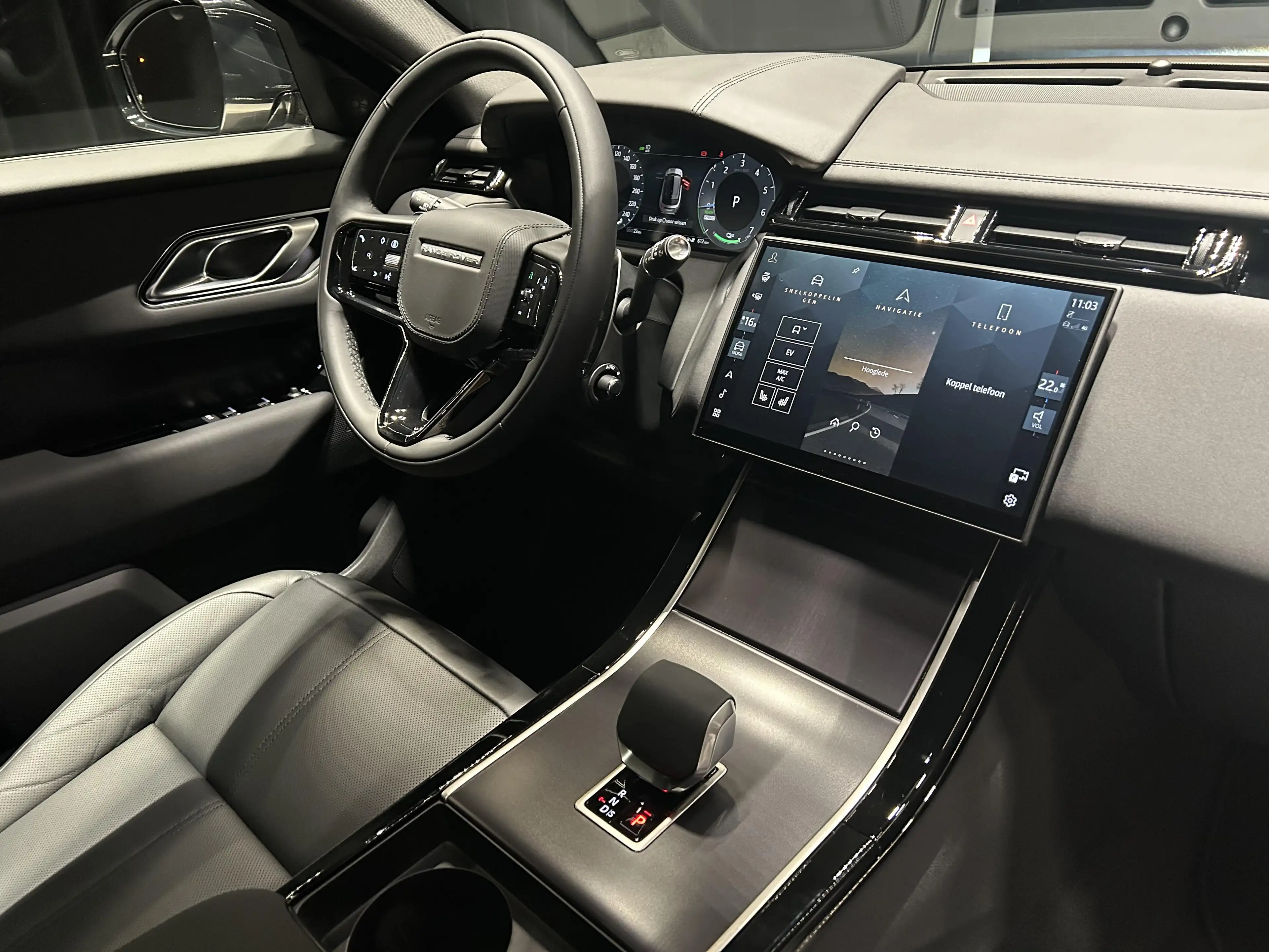 Land Rover Range Rover Velar P400e Dyn SE AWD Auto — photo 10