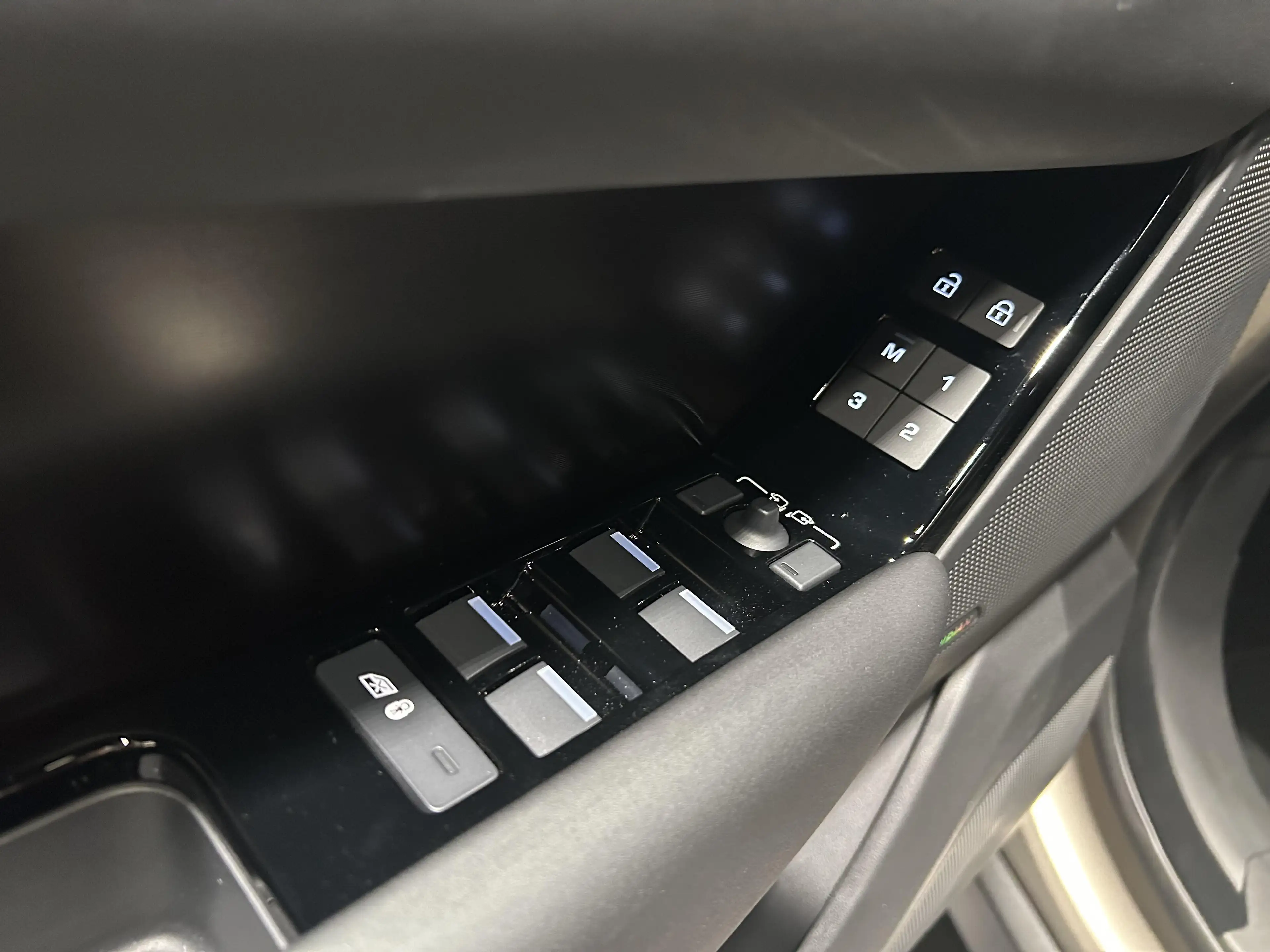 Land Rover Range Rover Velar P400e Dyn SE AWD Auto — photo 11