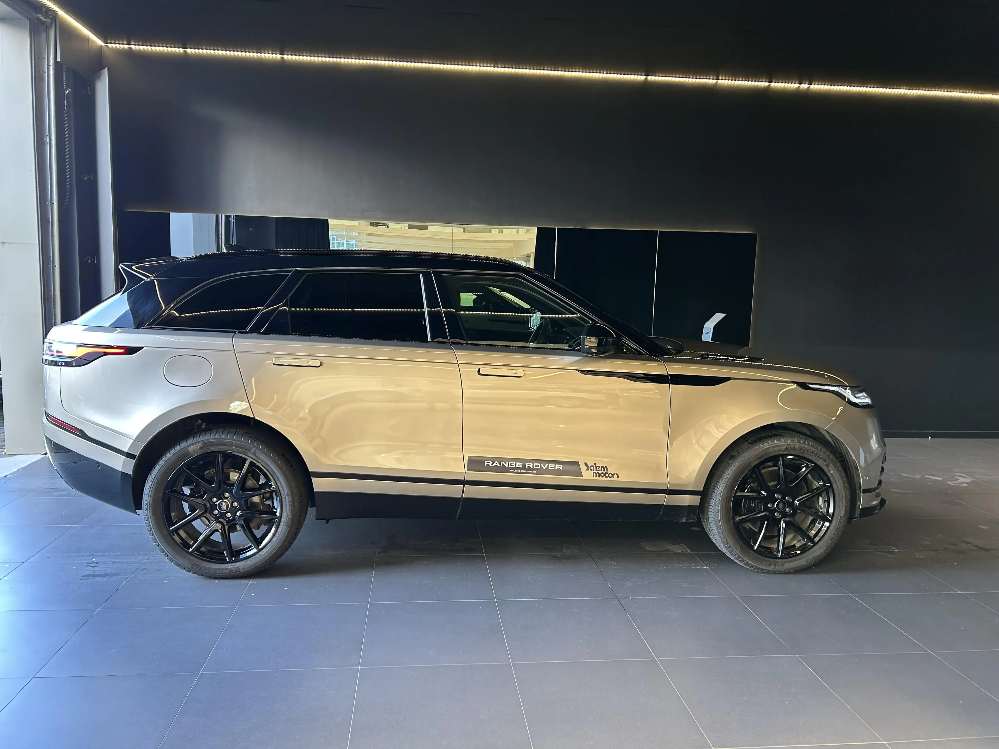 Land Rover Range Rover Velar P400e Dyn SE AWD Auto — photo 6