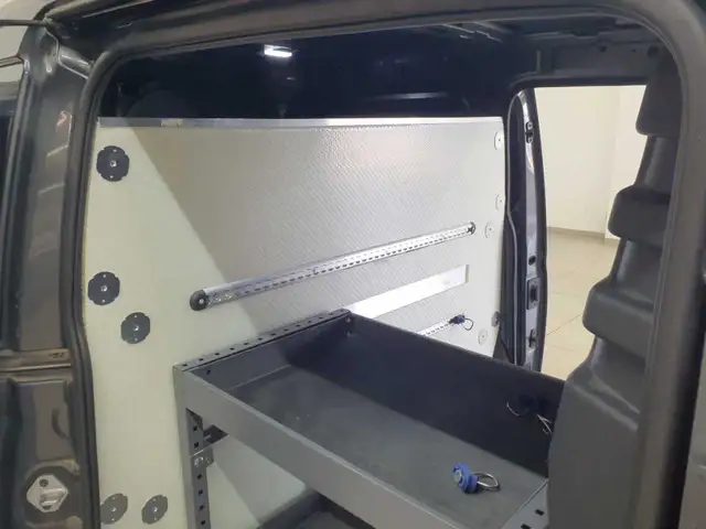Volkswagen Caddy view 9