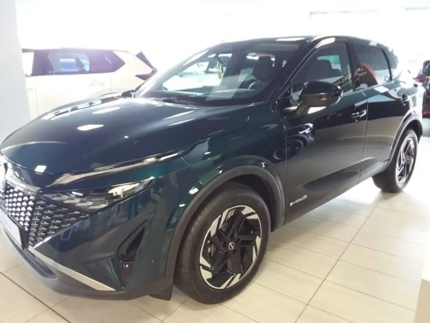 Nissan Qashqai 1.5 VC-T N-Connecta e-Power Tageszulassu Grün - 2