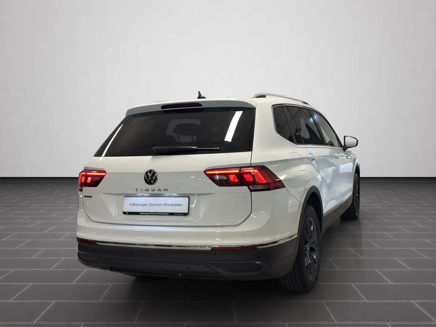 Volkswagen Tiguan Allspace 1.5 TSI DSG Life, 7Sitzer, Navi, Weiß - 2