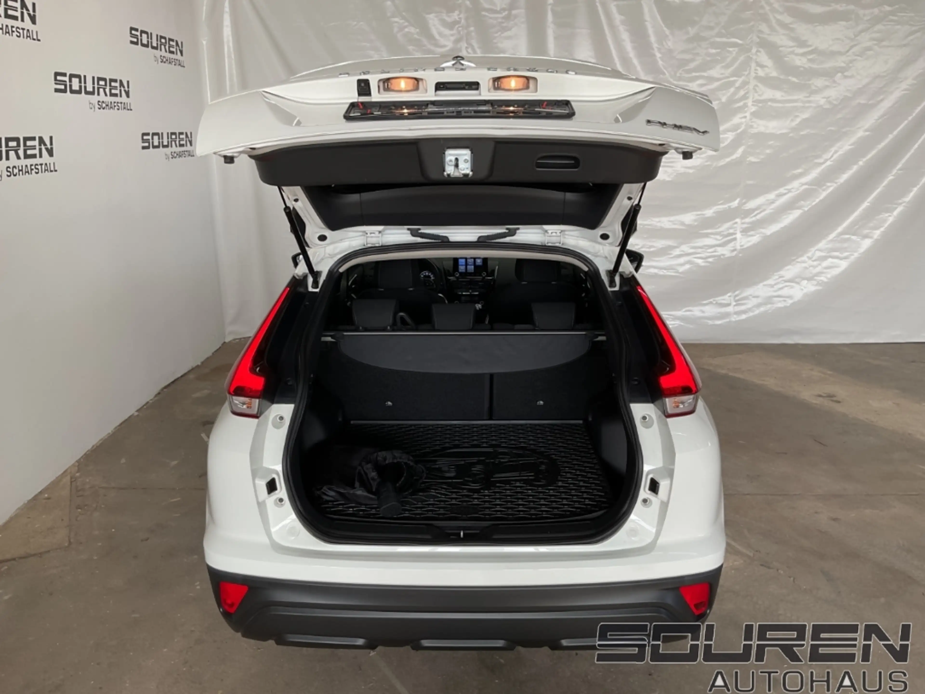 Mitsubishi Eclipse Cross 2.4 Plug-In Hybrid AWD aus 1.Hand — photo 11