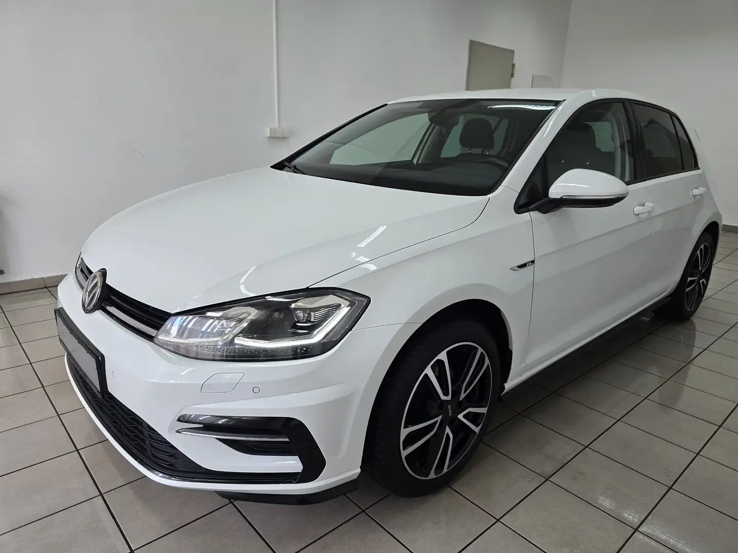 Volkswagen Golf VII Lim. 2.0 TDI Highline R Line LED Virtual Weiß - 1
