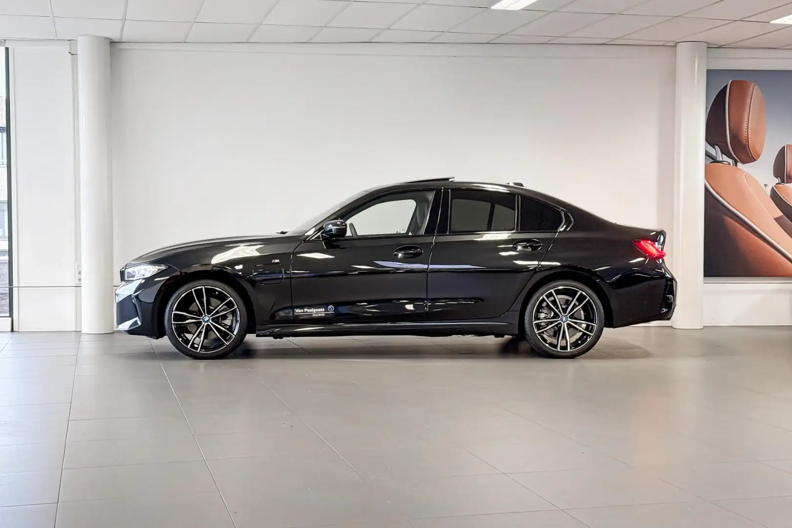 BMW 330 3 Serie Sedan 330e | M Sport | Stoelverwarming | H Zwart - 2