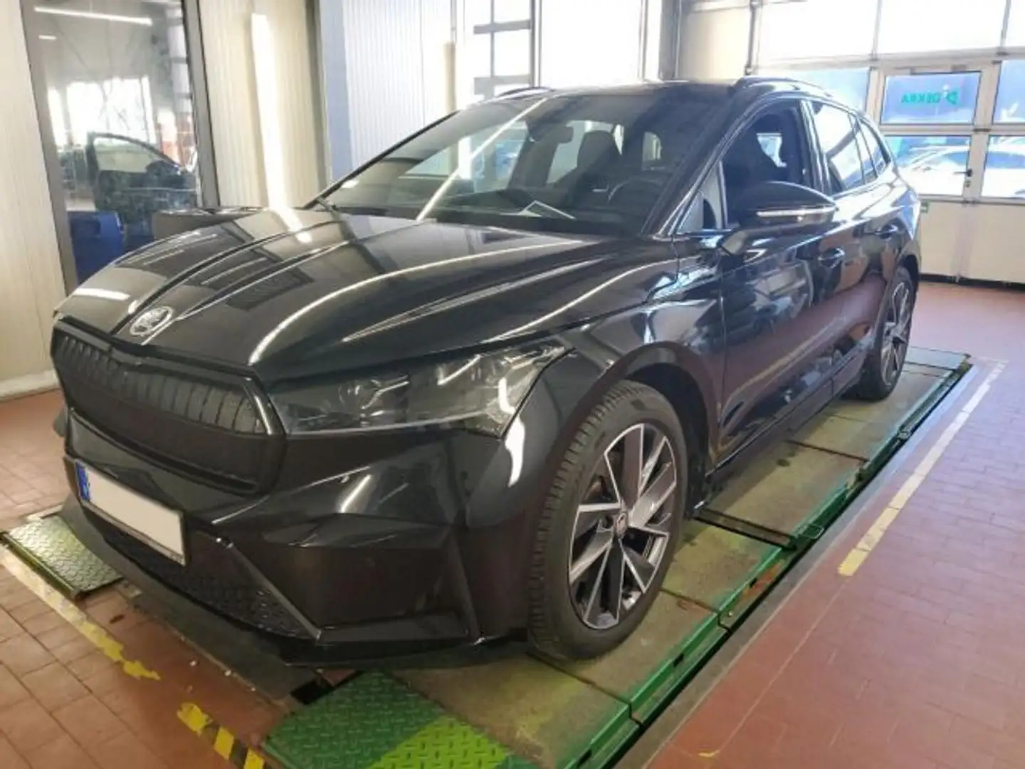 Skoda Enyaq iV 80 Sportline WÄRMEP+MATRIX-LED+NAVI+ACC Schwarz - 2