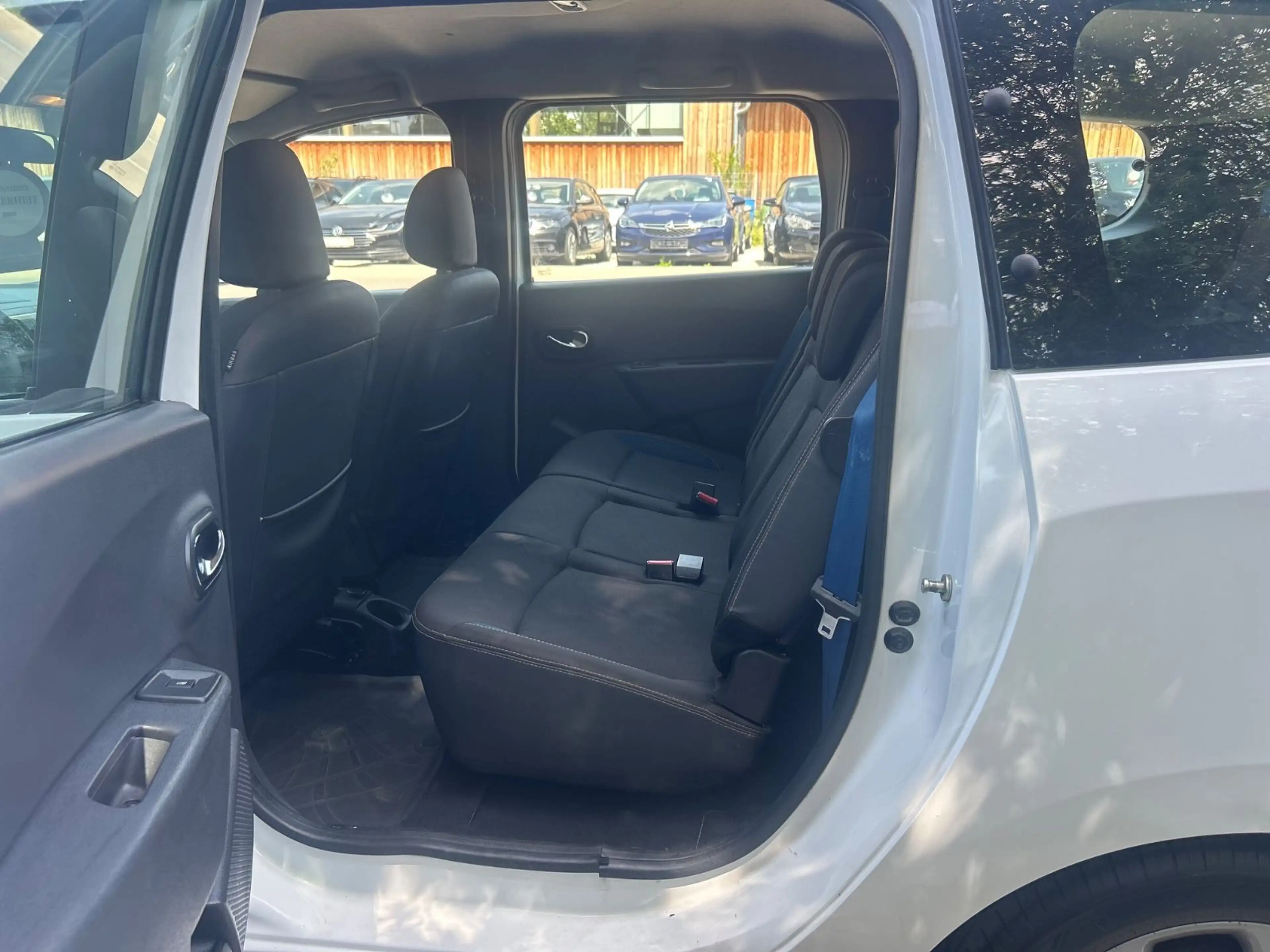 Dacia Lodgy Celebration** 7-SITZE** — photo 12