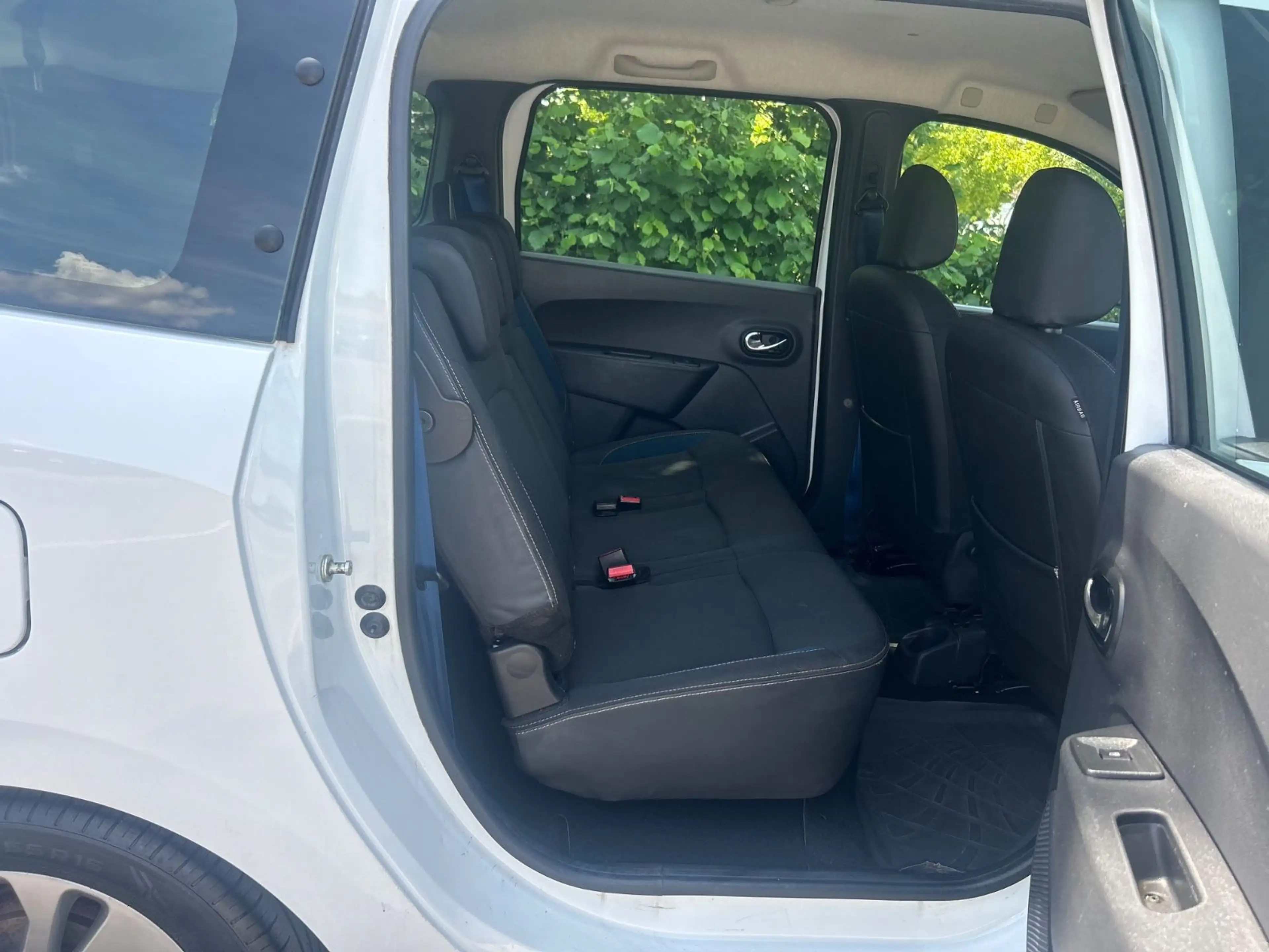 Dacia Lodgy Celebration** 7-SITZE** — photo 14