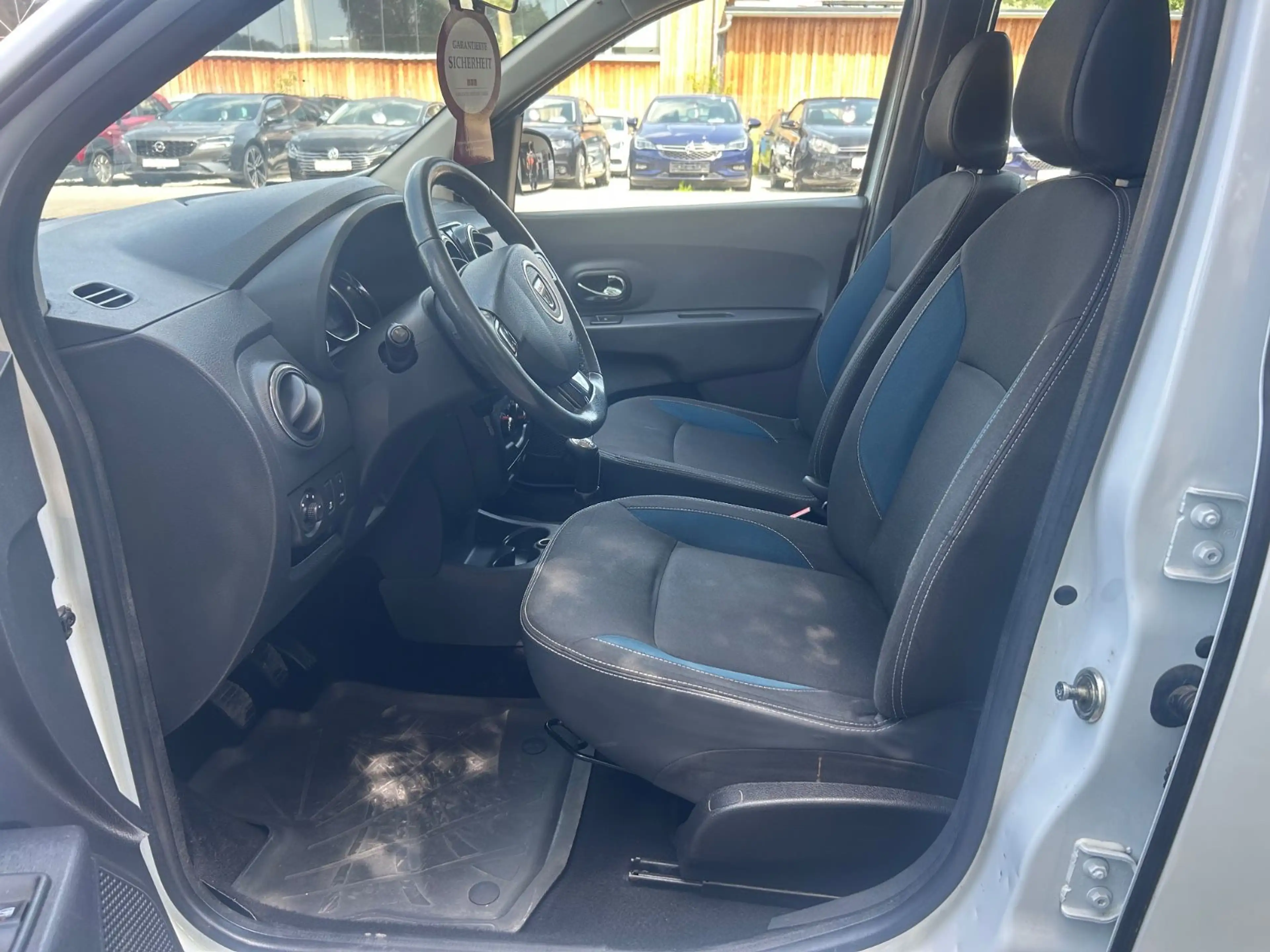 Dacia Lodgy Celebration** 7-SITZE** — photo 15