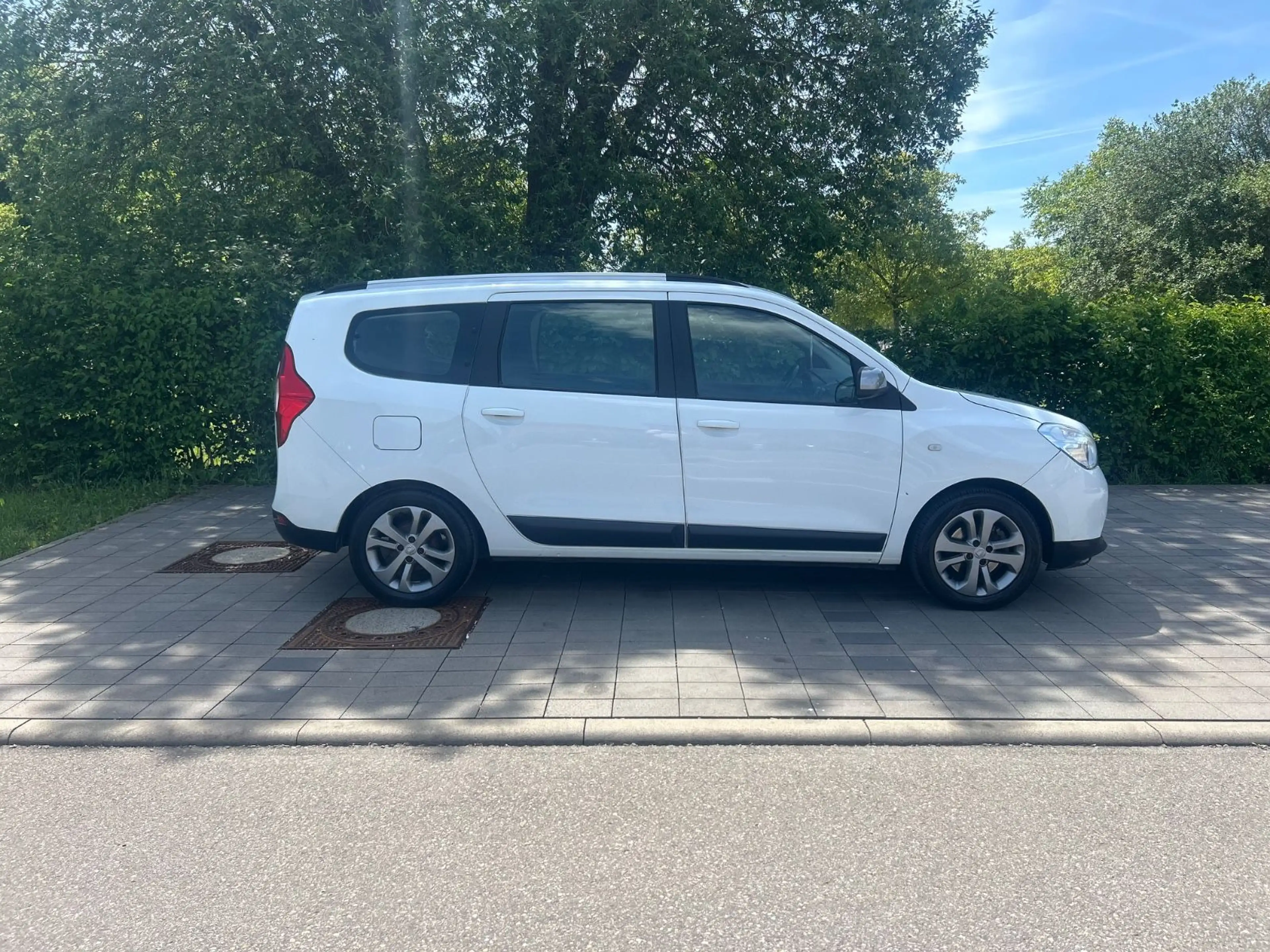Dacia Lodgy Celebration** 7-SITZE** — photo 10