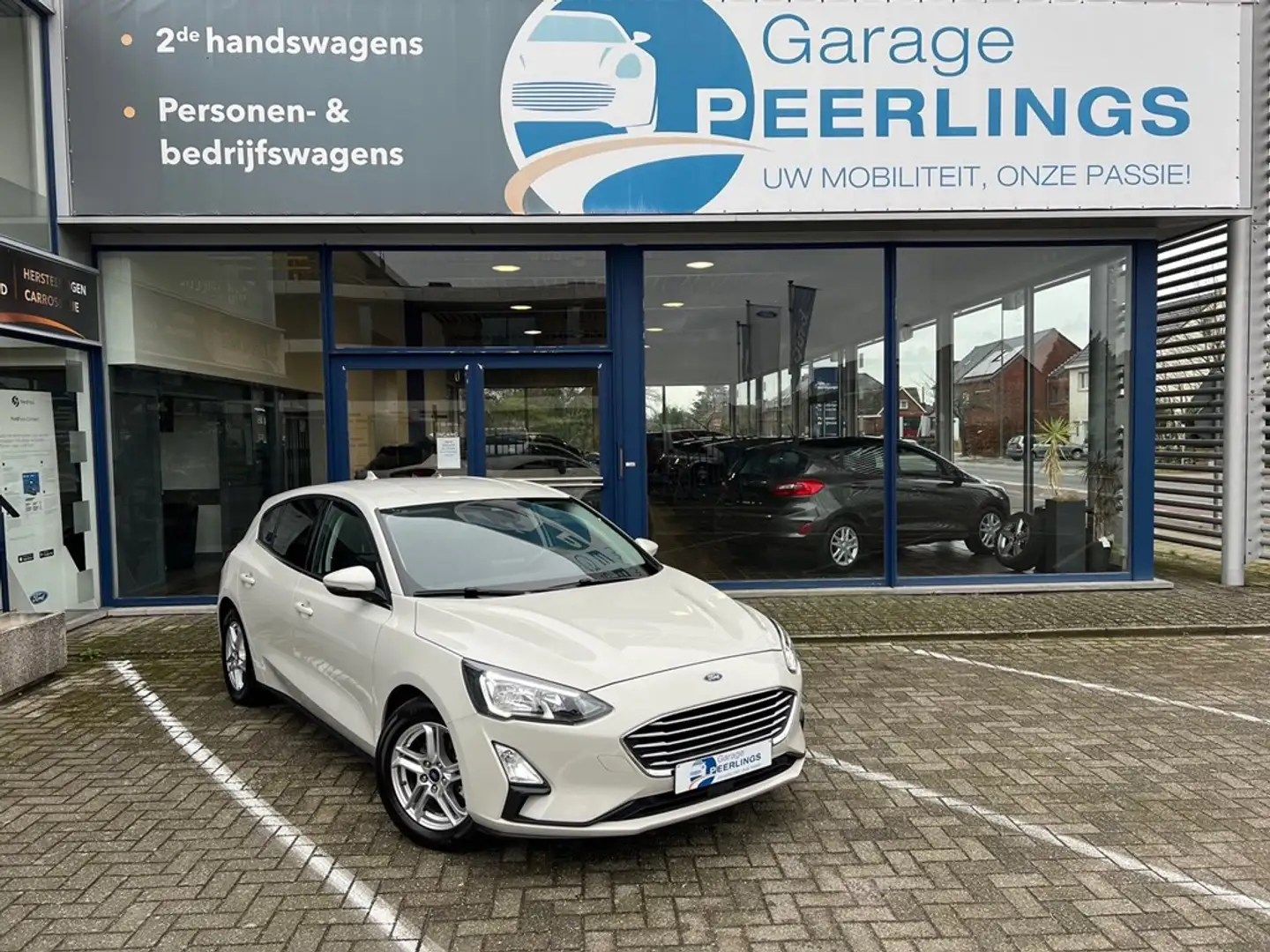 Ford Focus Connected 1.0i EcoBoost 125pk / 92kW MHEV Beige - 1