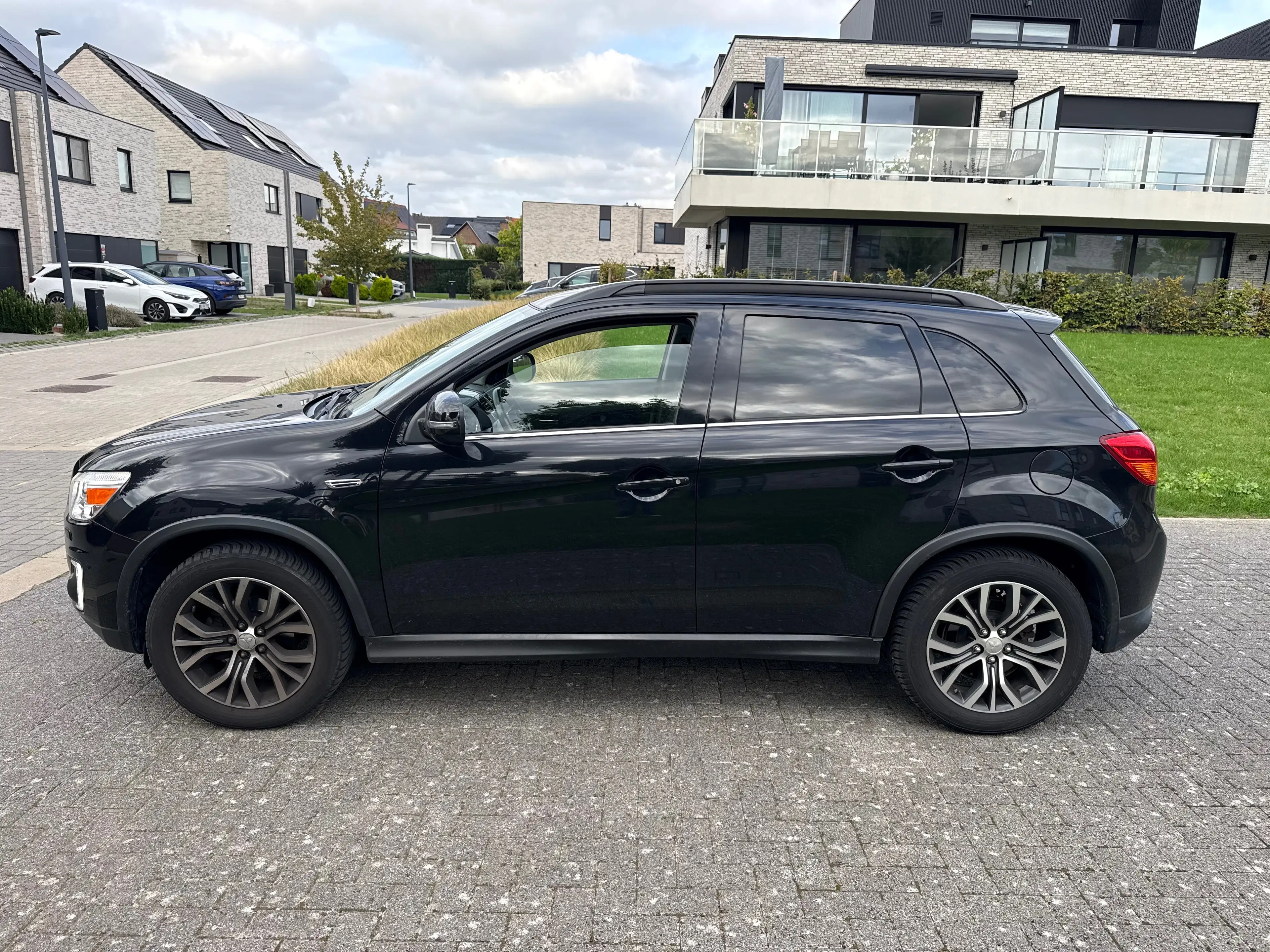 Mitsubishi ASX ASX 1.6i 2WD Intense (EURO6) Toit Pano 1er propriétaire — photo 4