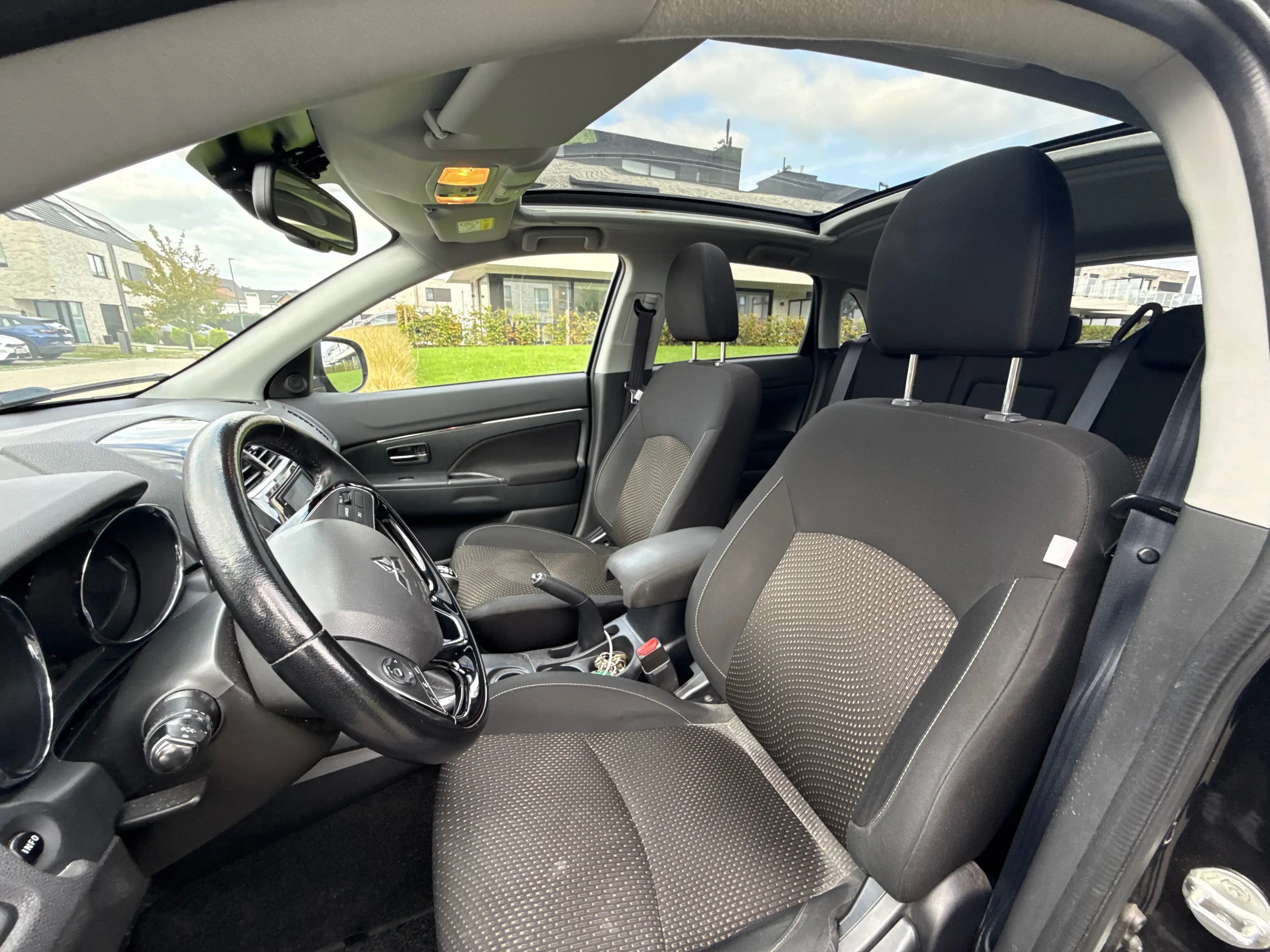 Mitsubishi ASX ASX 1.6i 2WD Intense (EURO6) Toit Pano 1er propriétaire — photo 10