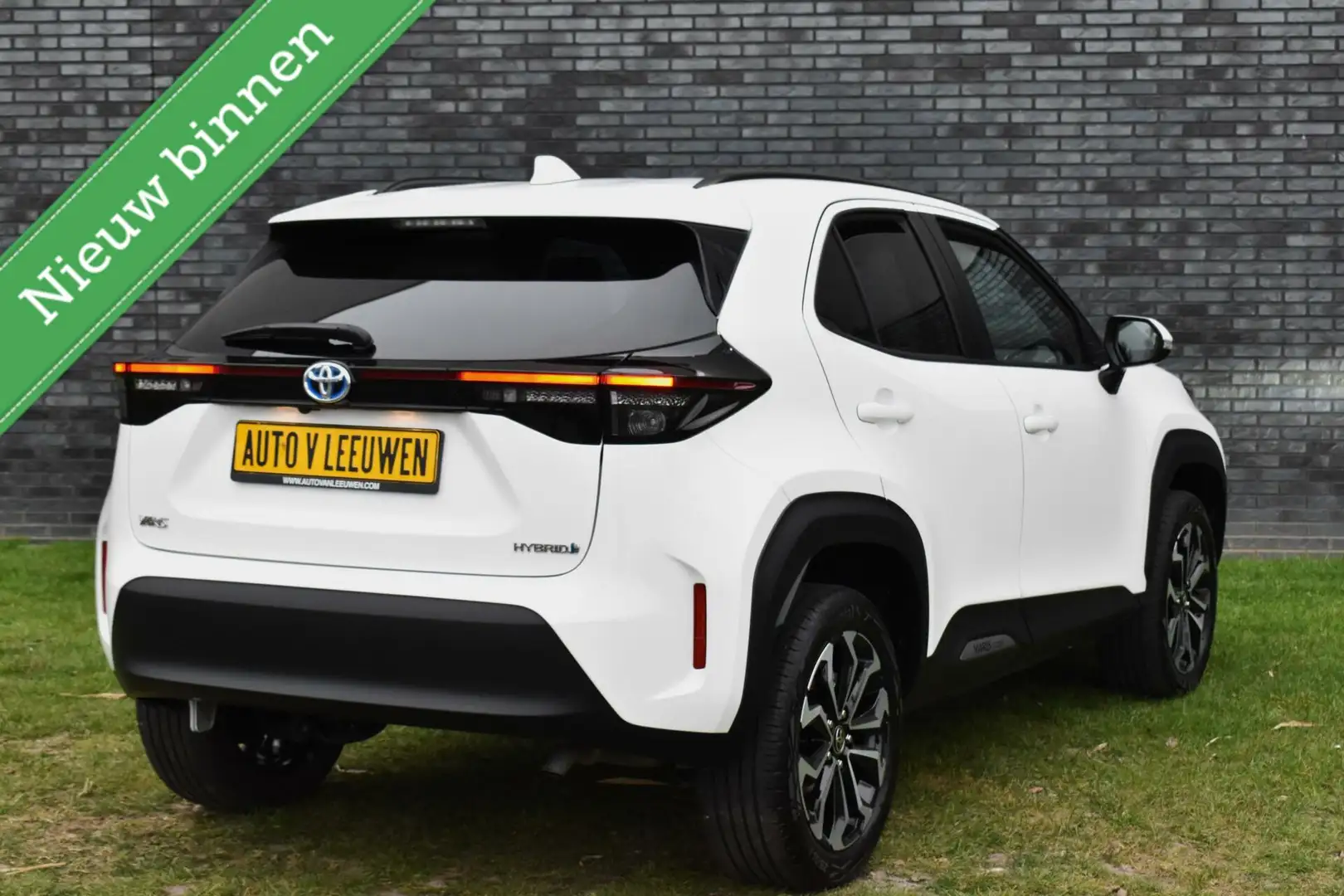 Toyota Yaris Cross 1.5 Hybrid NAVI/TREKHAAK/MATRIX/CAMERA/LED/ETC. Wit - 2