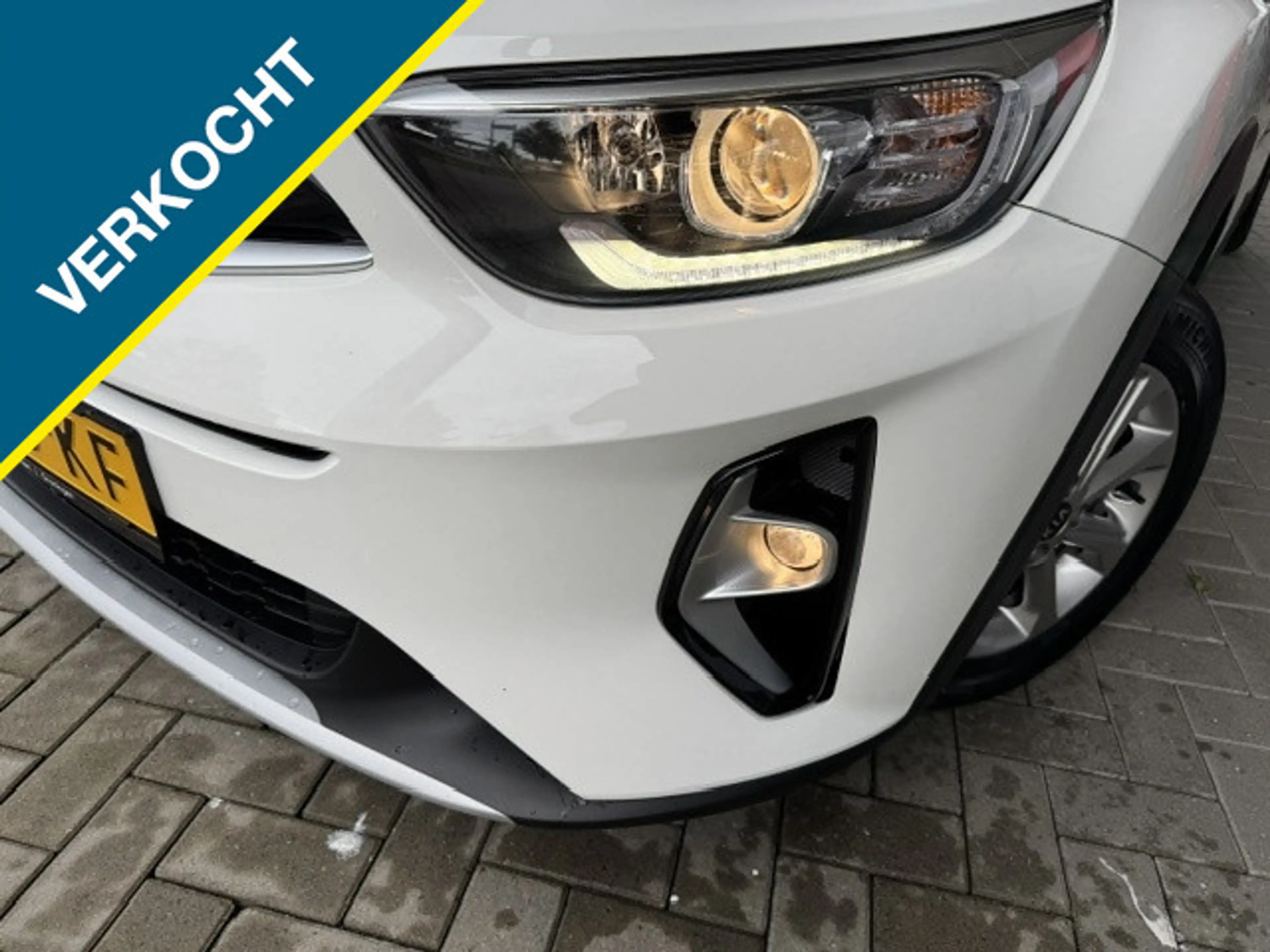 Kia Stonic 1.0 T-GDi MHEV HYBRID DYNAMICLINE + ECC/NAVI/LMV/P — photo 31