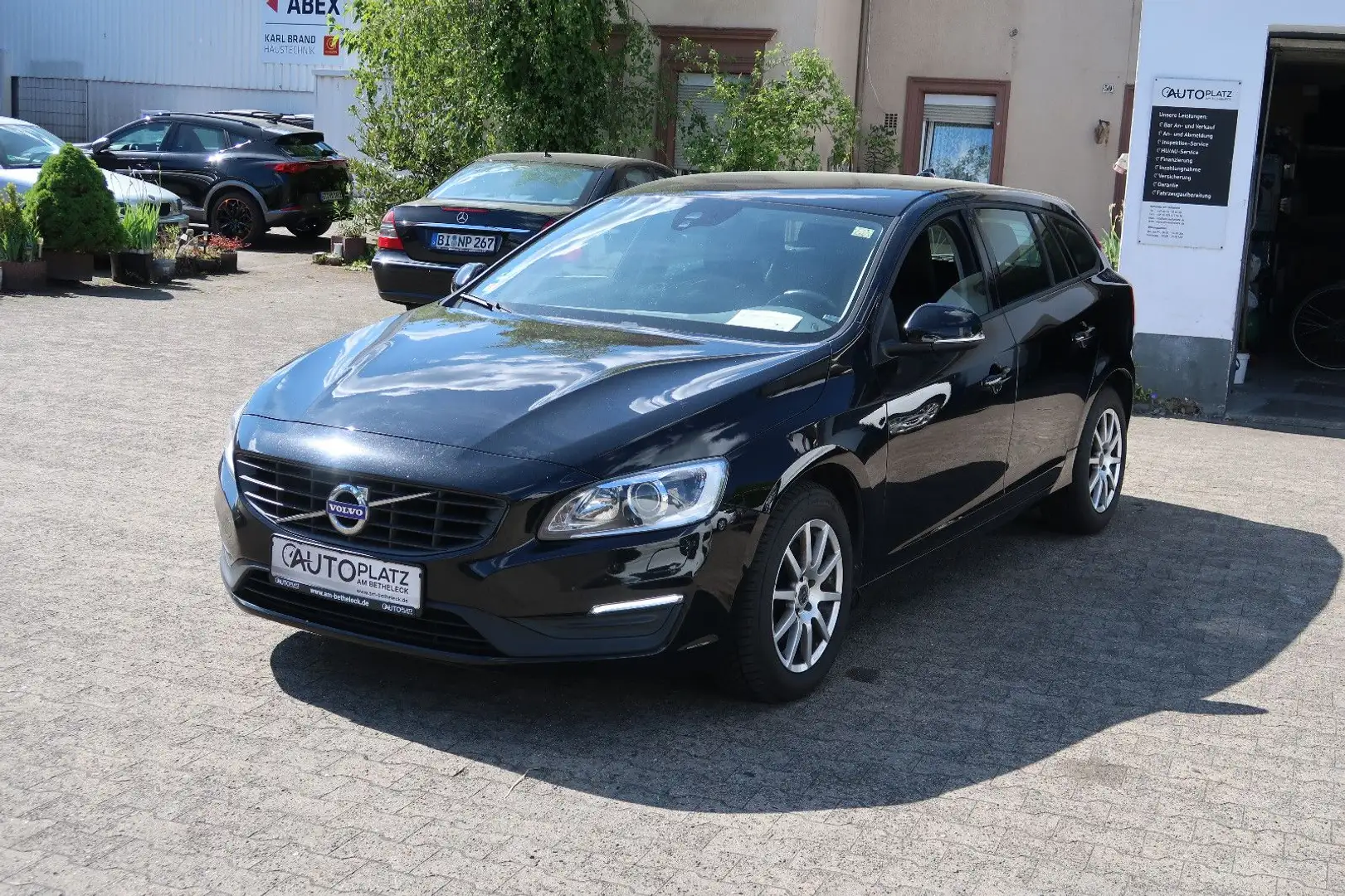 Volvo V60 D3 2.0 *AUTOMATIK *NAVI *BI-XENON *SITZHEIZ. Schwarz - 2