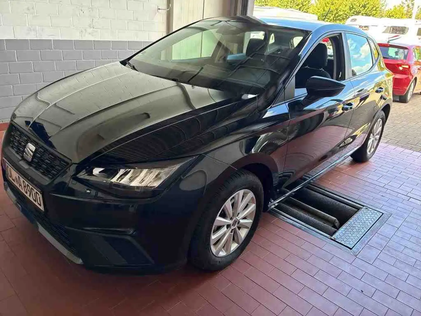 SEAT Ibiza 1.0 MPI Sitzh. 15Zoll Kamera PDC GRA AUT LED Kam. Schwarz - 2