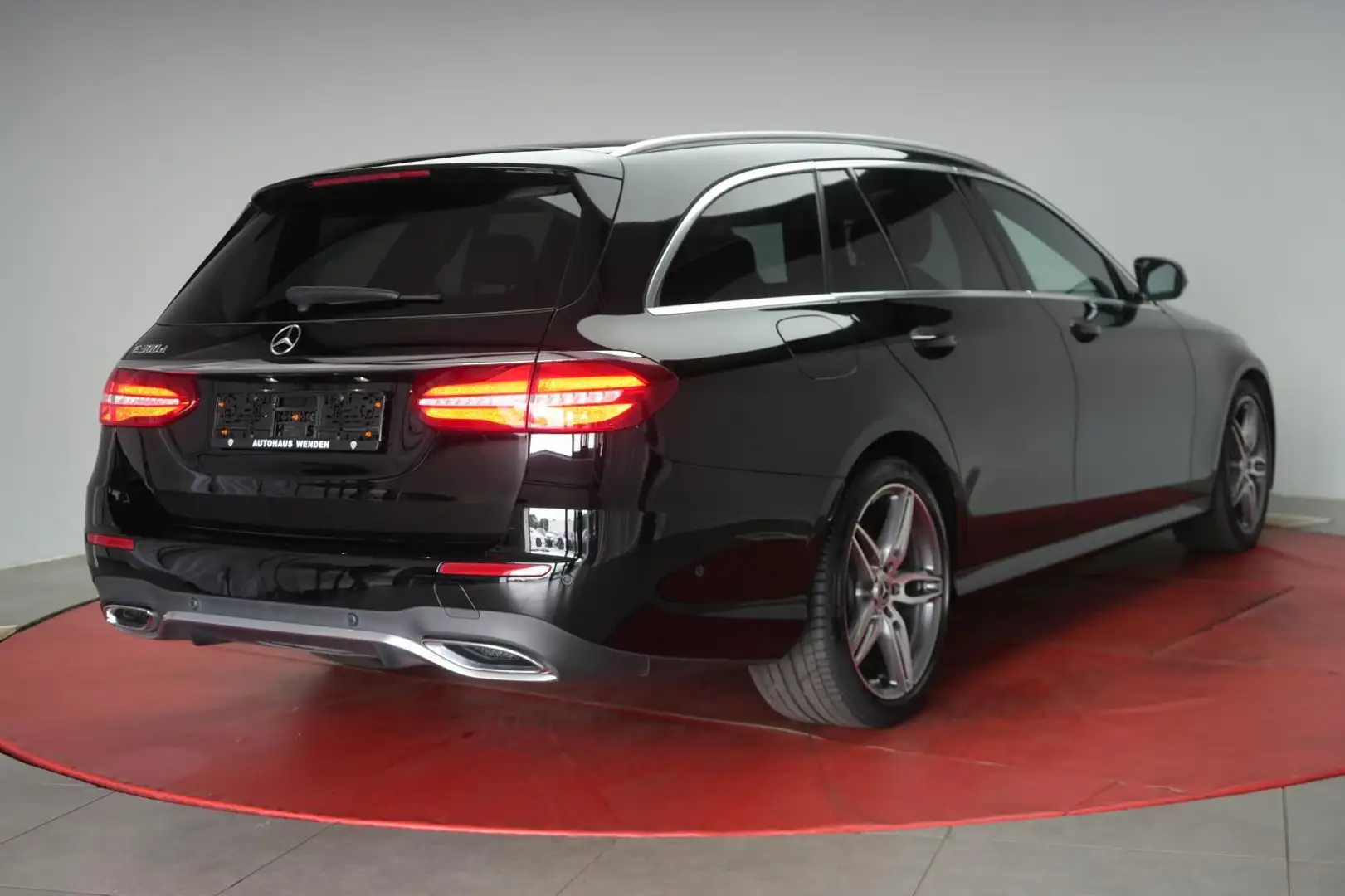 Mercedes-Benz E 300 d T 9G-Tronic AMG Navi/Temp/Kamera/Side Noir - 2