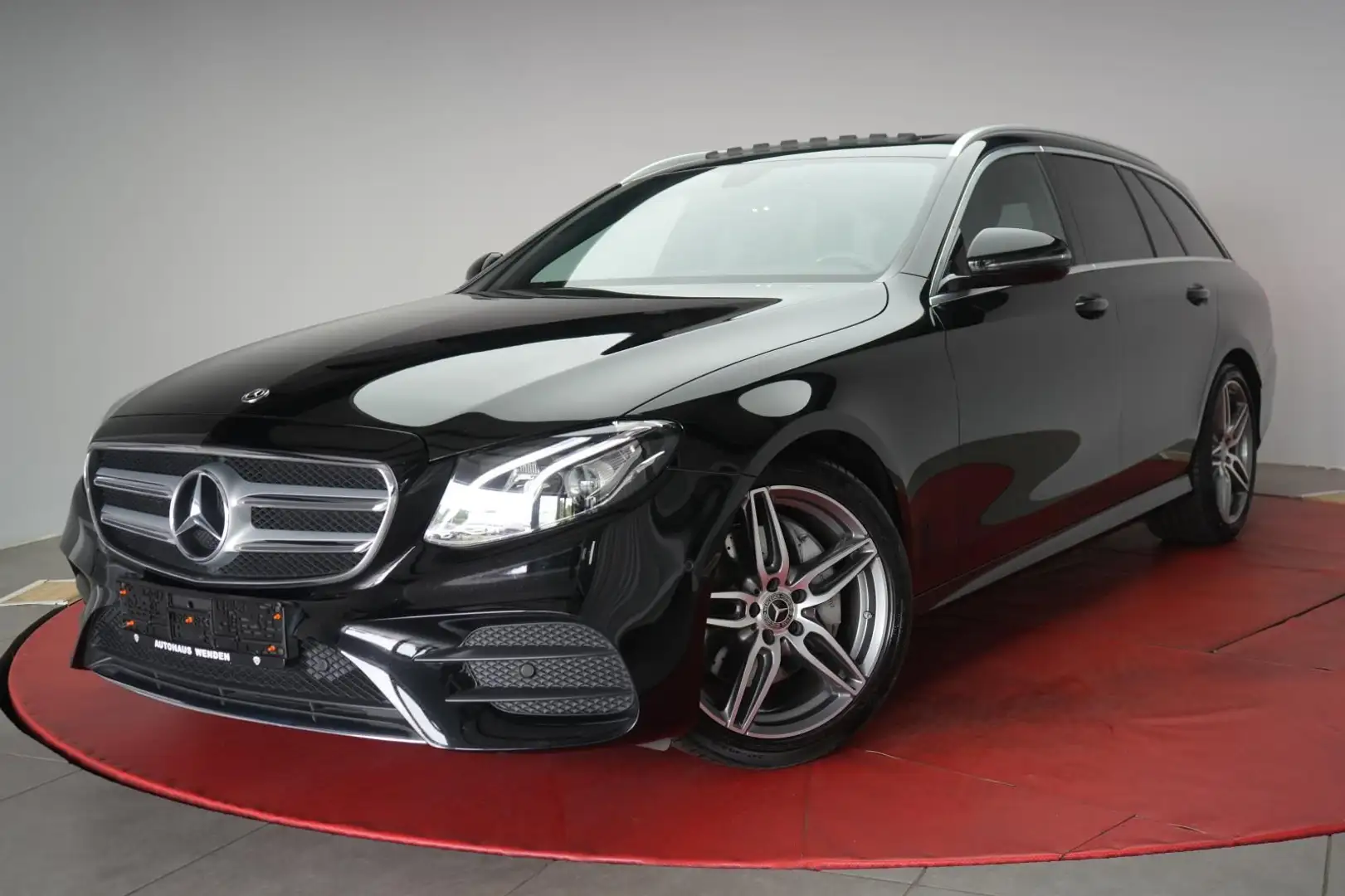 Mercedes-Benz E 300 d T 9G-Tronic AMG Navi/Temp/Kamera/Side Noir - 1