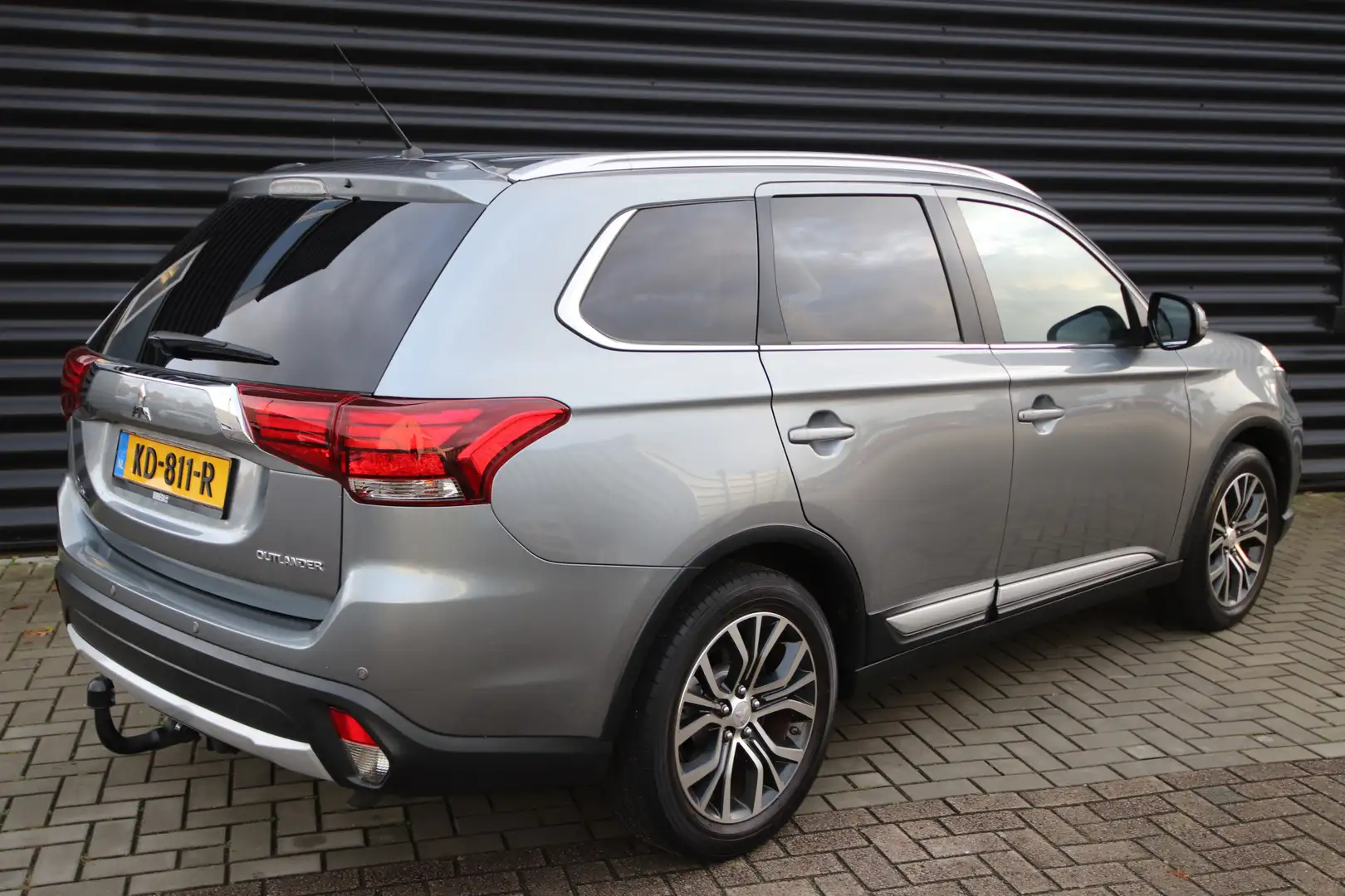 Mitsubishi Outlander 2.0 Instyle Automaat 7 zitter 1e Eig, Leder, Opend Gris - 2