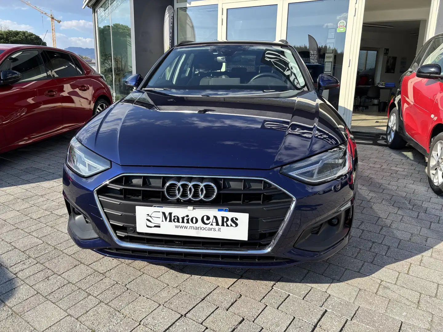 Audi A4 Avant 30 TDI/136 CV S tronic Business Bleu - 1