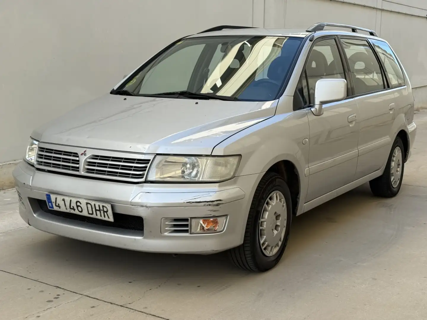 Mitsubishi Space Wagon Monovolumen Manual de 5 Puertas Grijs - 1