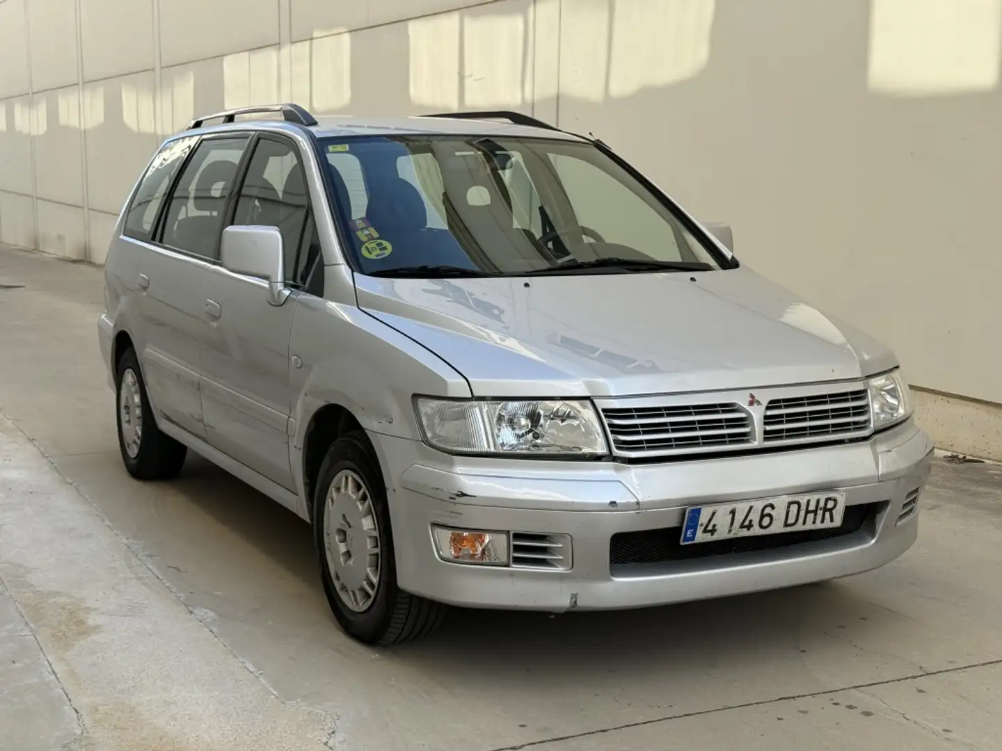 Mitsubishi Space Wagon Monovolumen Manual de 5 Puertas Grijs - 2
