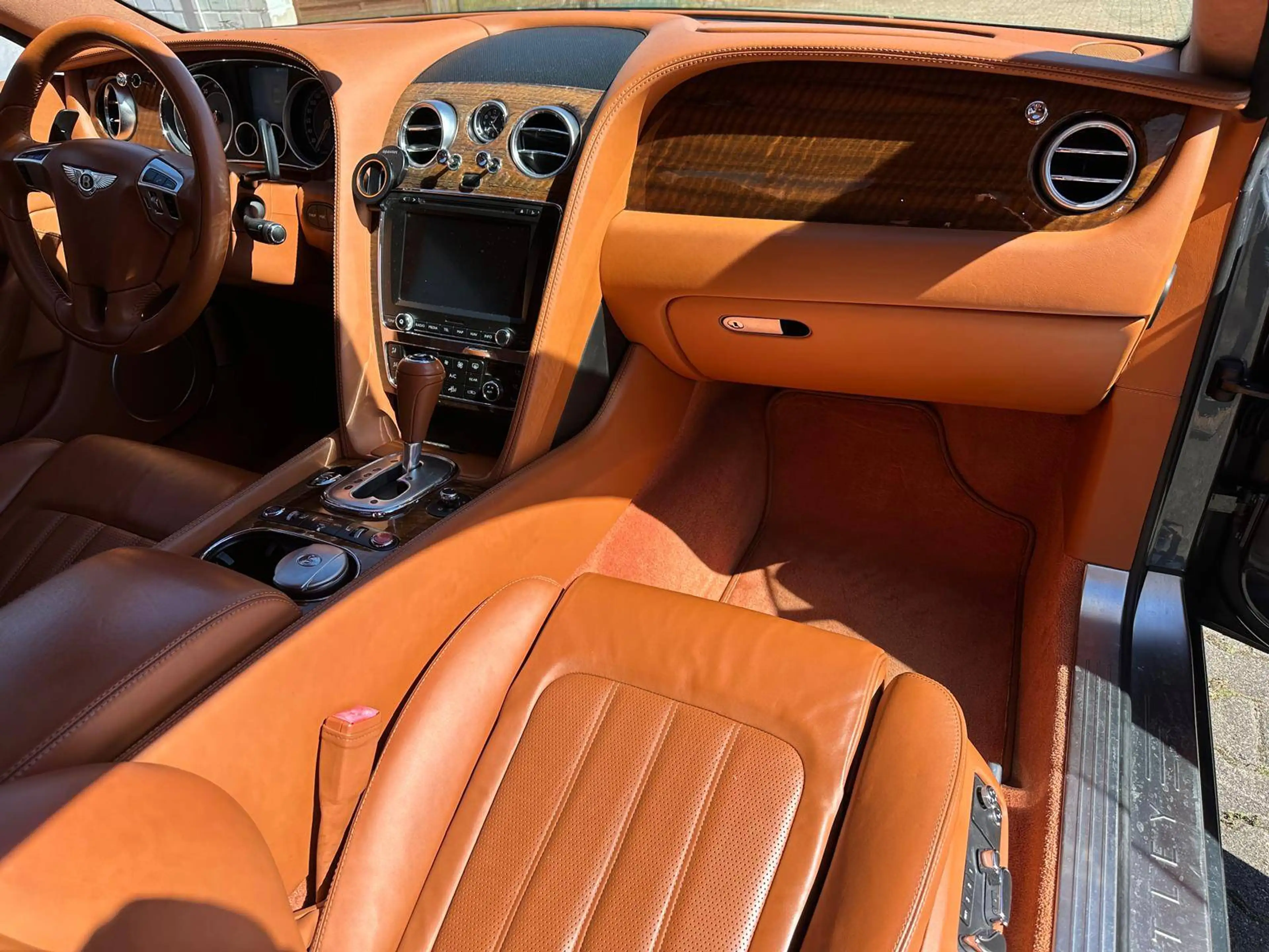 Bentley Continental Bentley Continental GT V8 AWD | Exklusive Farbkombination | 21 Zoll — photo 7
