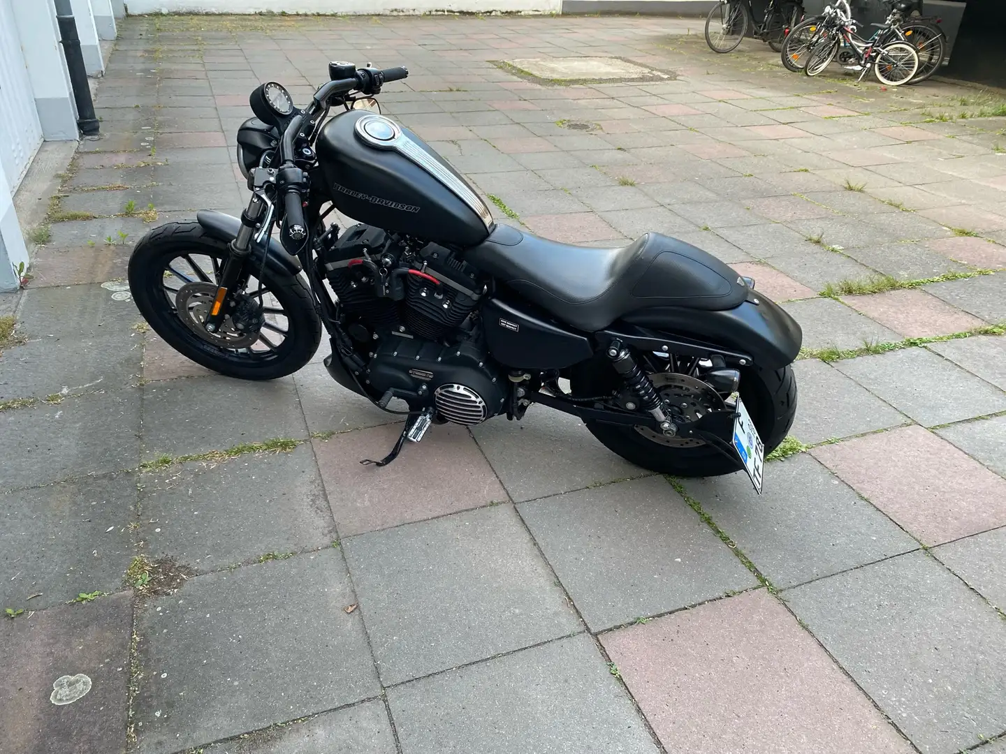 Harley-Davidson Iron 883 Fekete - 1