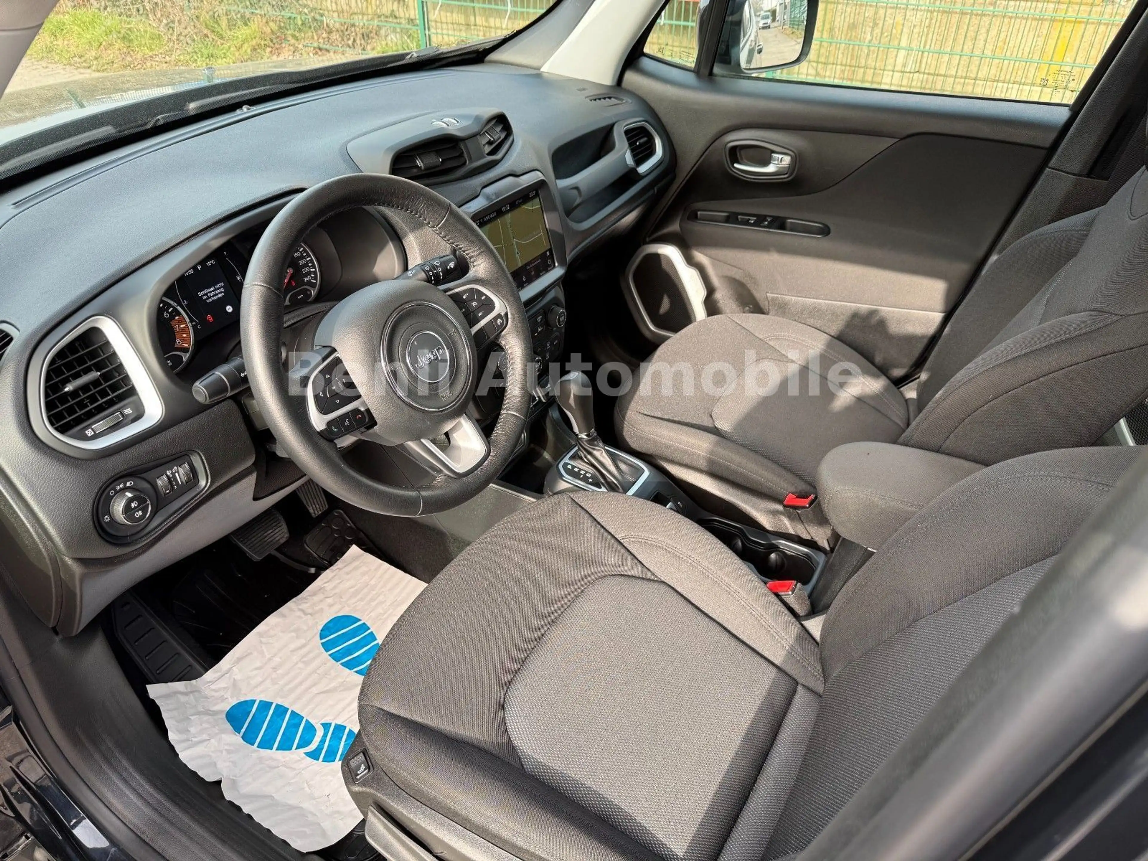 Jeep Renegade Longitude FWD/AUTOM/NAVI/PDC/TMP/SHZ/ — photo 10
