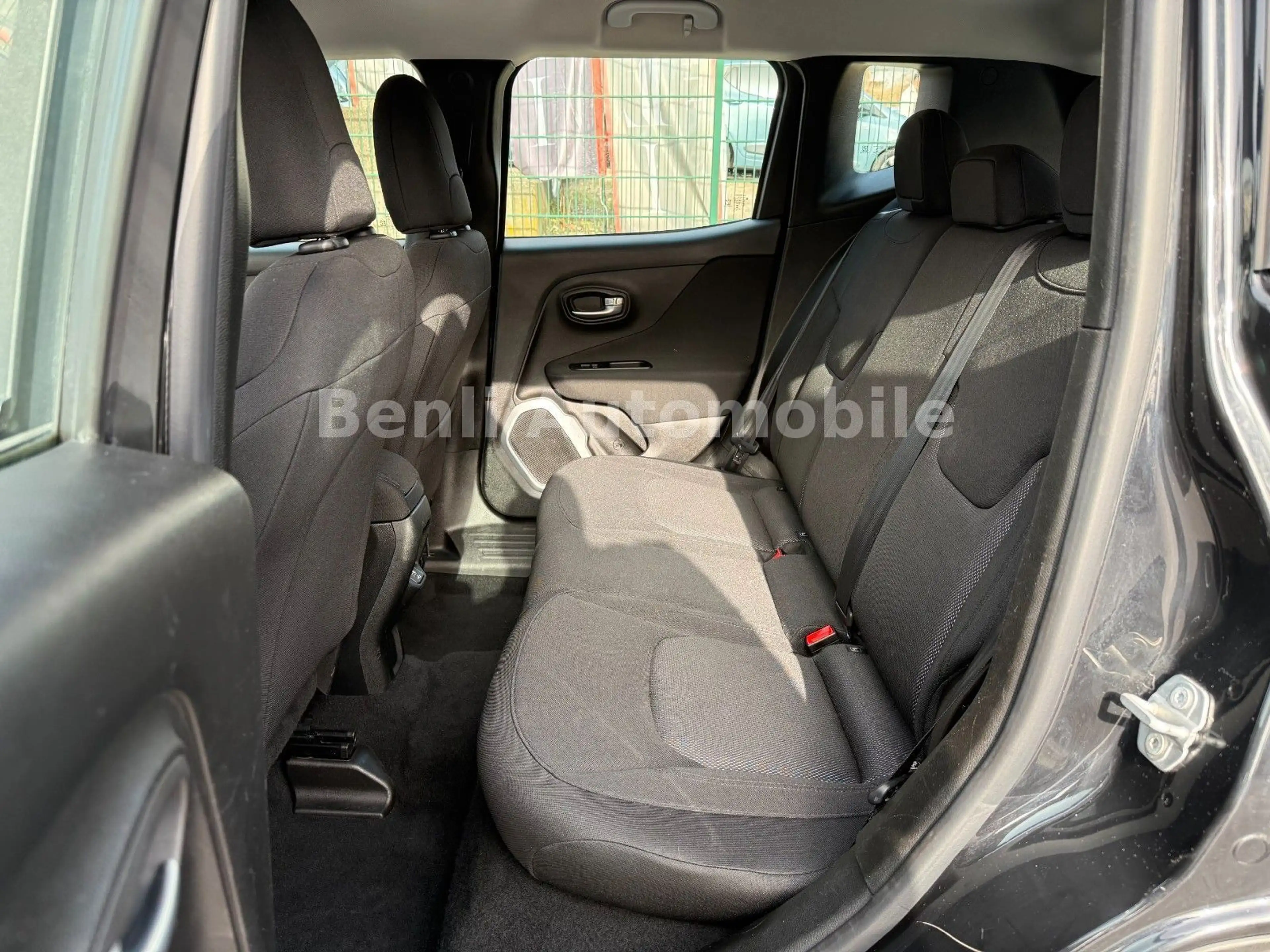 Jeep Renegade Longitude FWD/AUTOM/NAVI/PDC/TMP/SHZ/ — photo 14