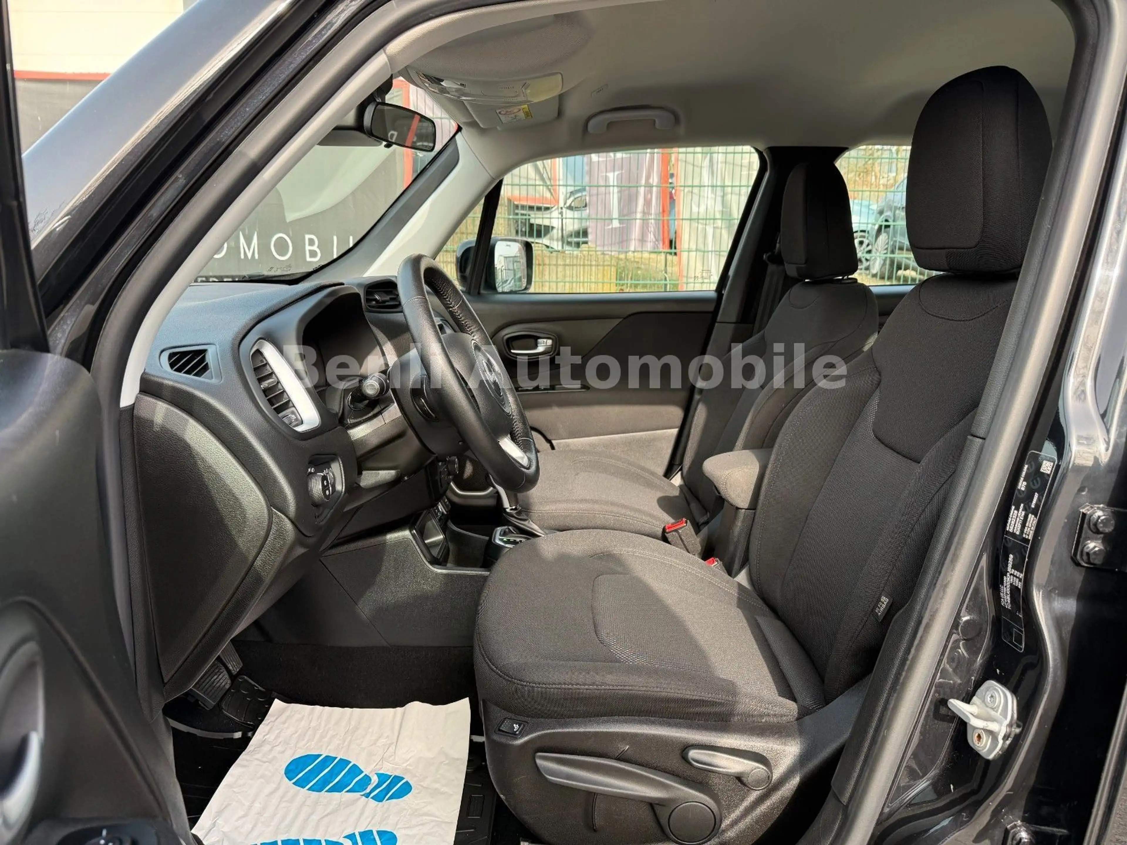 Jeep Renegade Longitude FWD/AUTOM/NAVI/PDC/TMP/SHZ/ — photo 11