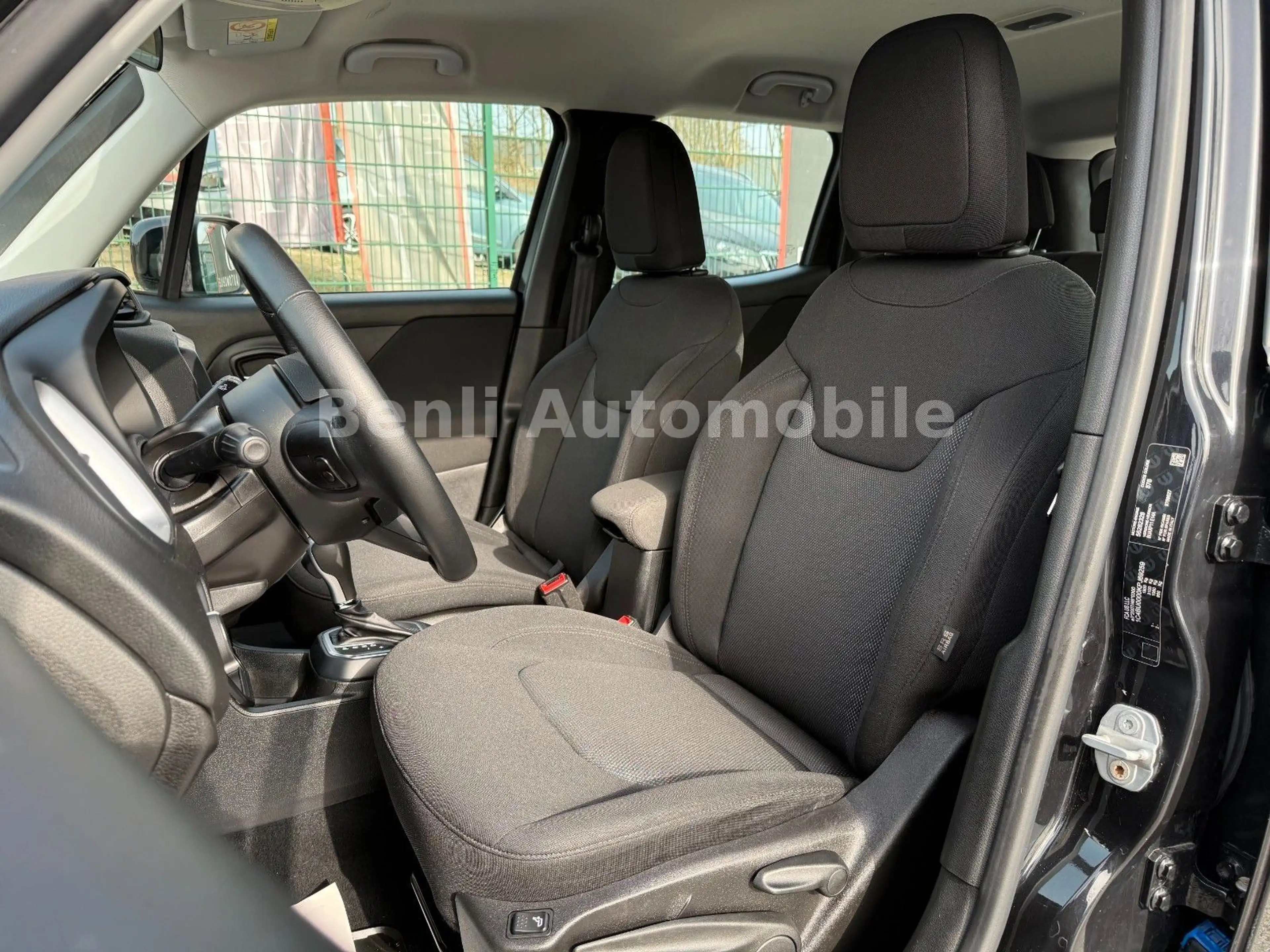 Jeep Renegade Longitude FWD/AUTOM/NAVI/PDC/TMP/SHZ/ — photo 13